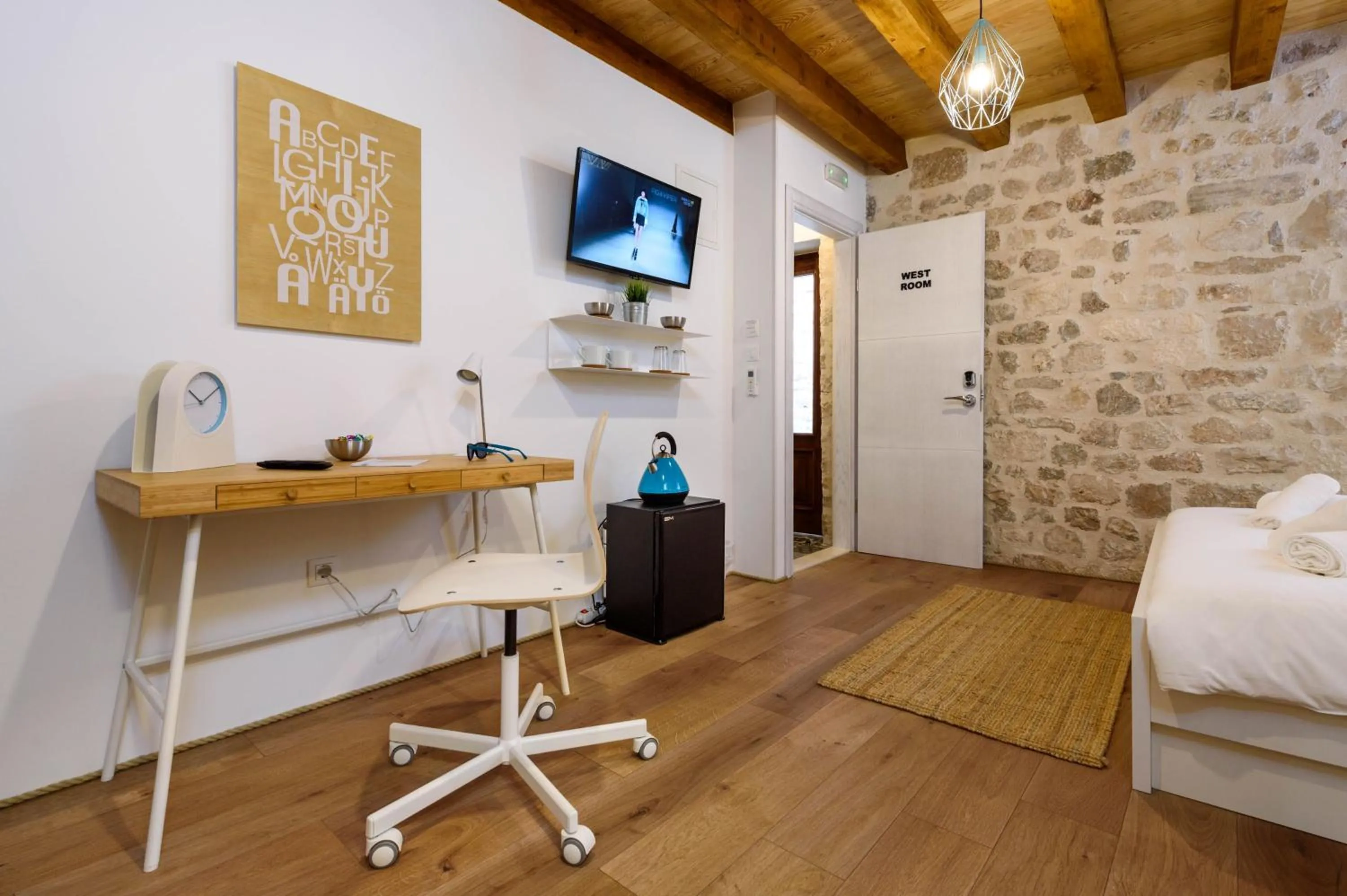 TV and multimedia, Bed in Apartments & Rooms Tiramola - Old Town