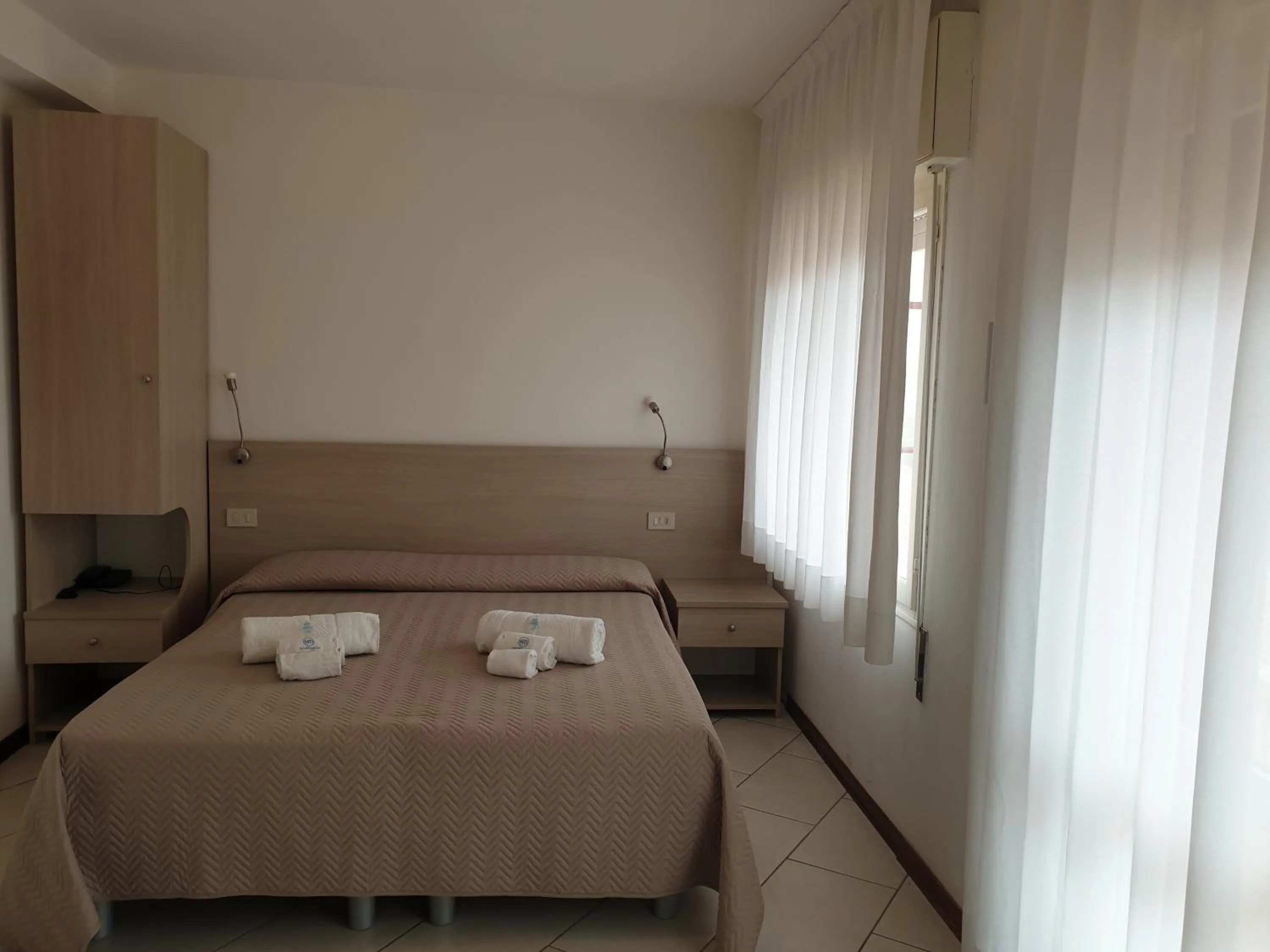 Balcony/Terrace, Bed in Hotel Madison