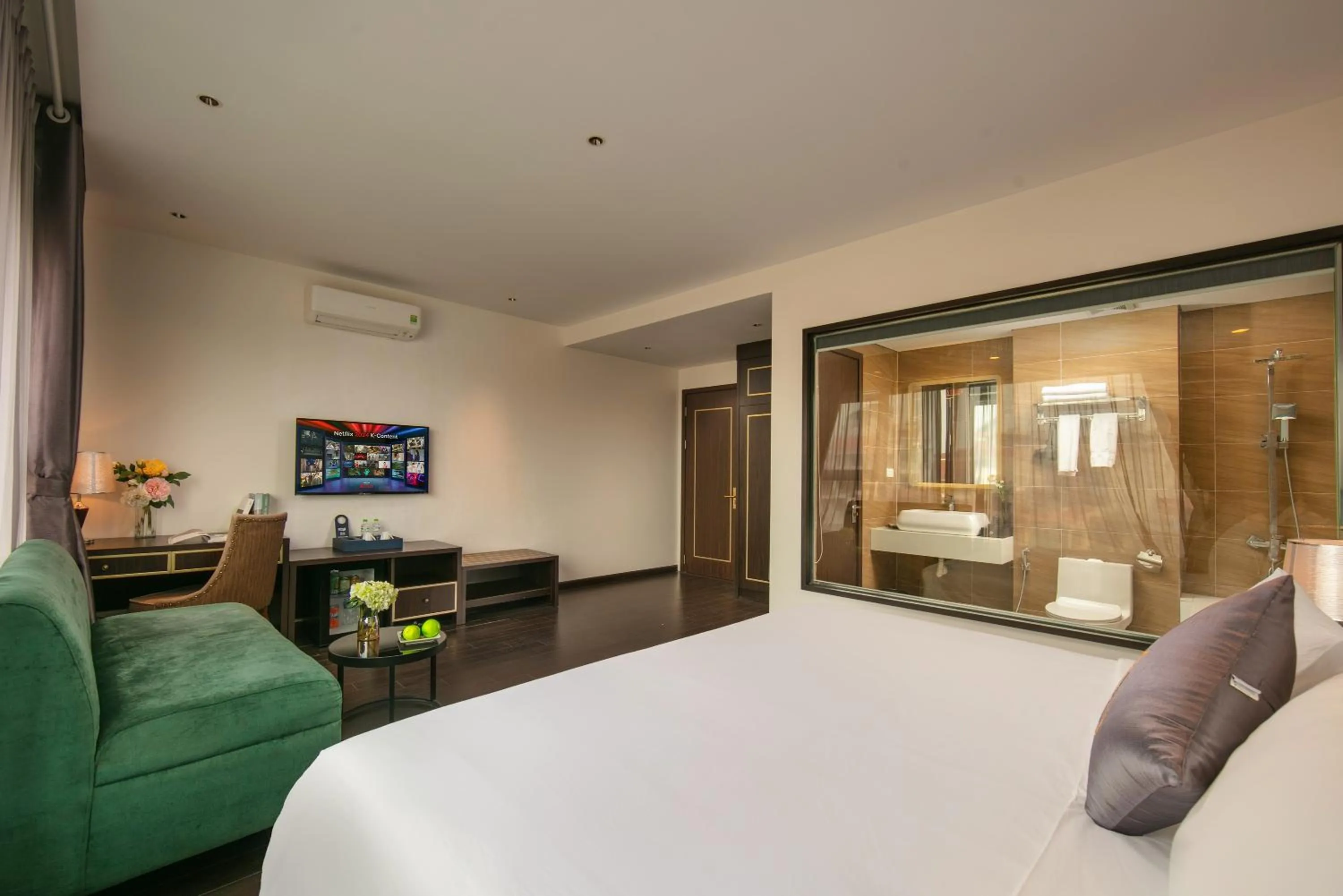 Photo of the whole room, Bed in Westlake Pearl Suites & Spa 70 Xuan Dieu - By Pegasy Group