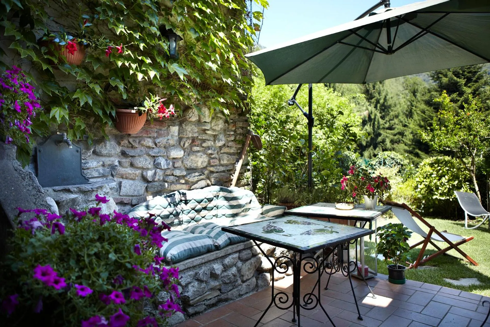 Patio in Antico Borgo Sanda Lago Maggiore