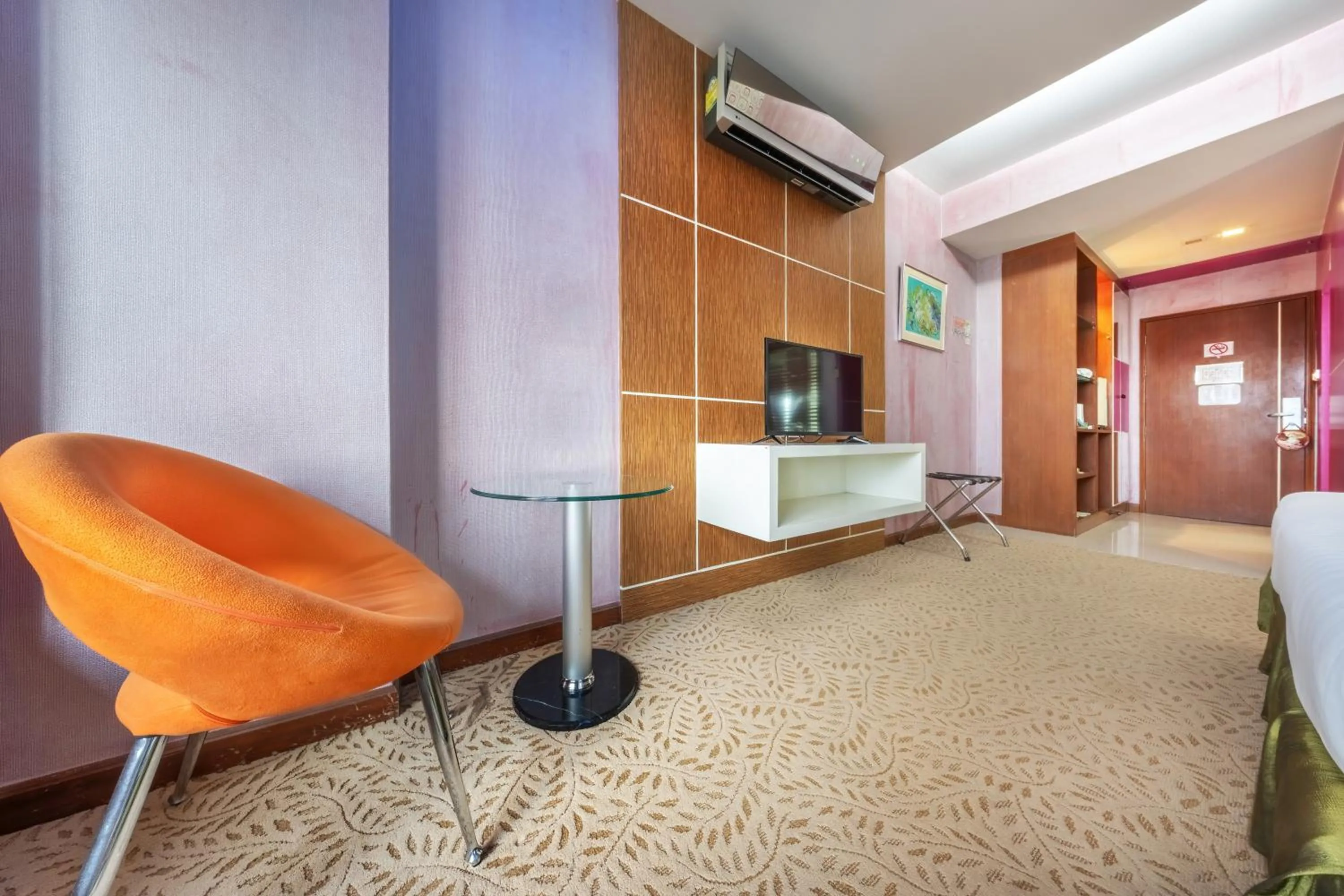 Photo of the whole room in SHIN Hotel V-ONE Korat