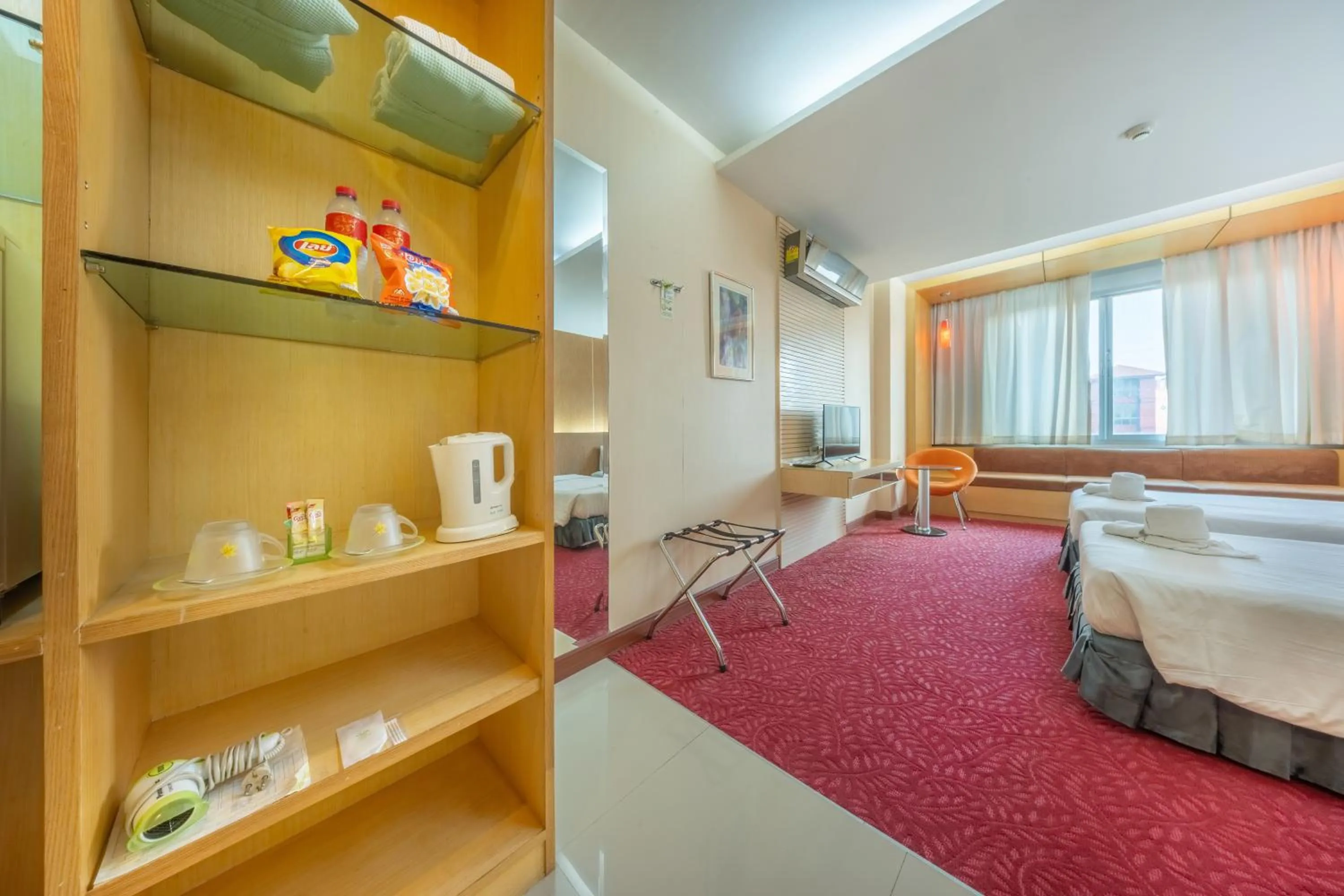 Photo of the whole room, Bed in SHIN Hotel V-ONE Korat