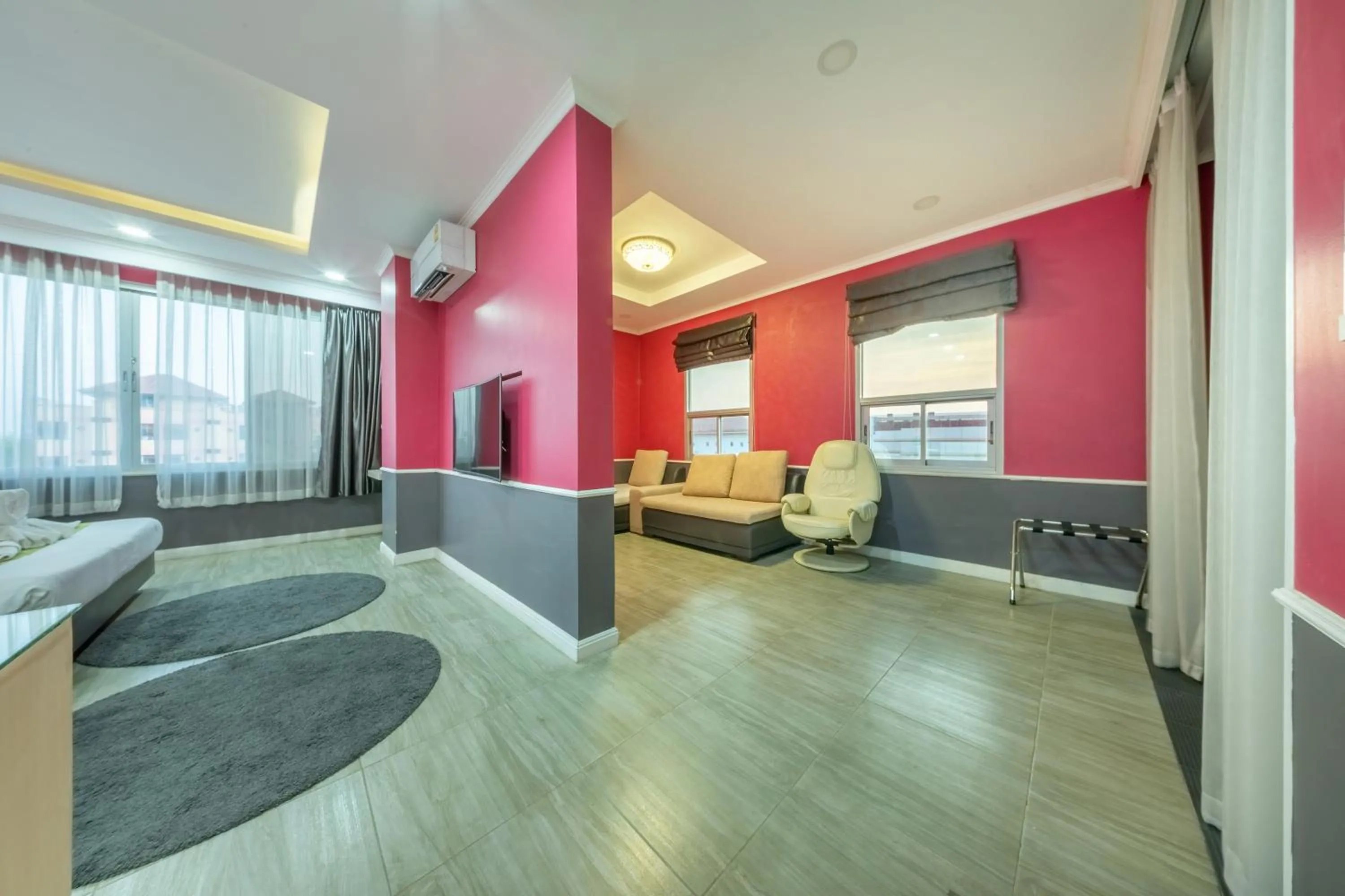 Photo of the whole room in SHIN Hotel V-ONE Korat