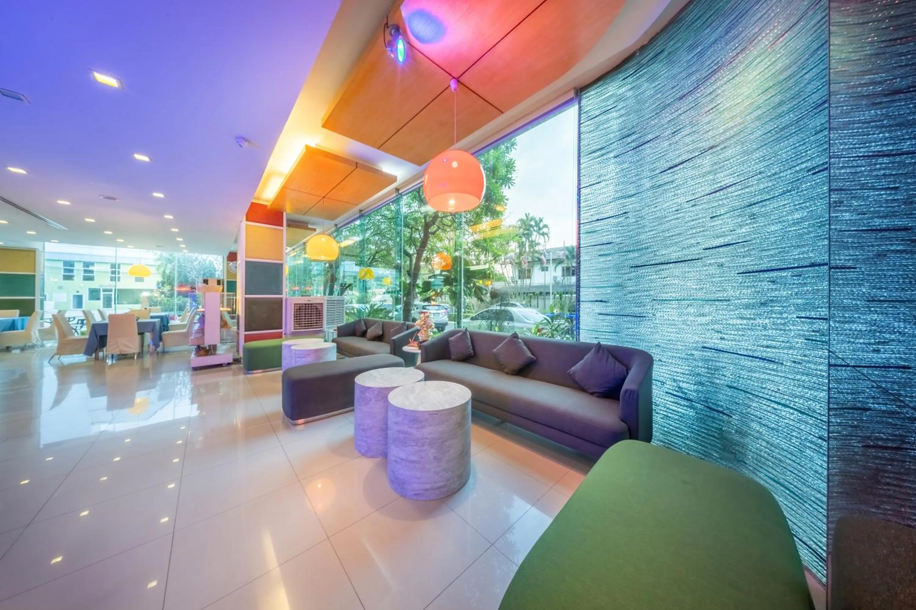 Seating area in SHIN Hotel V-ONE Korat