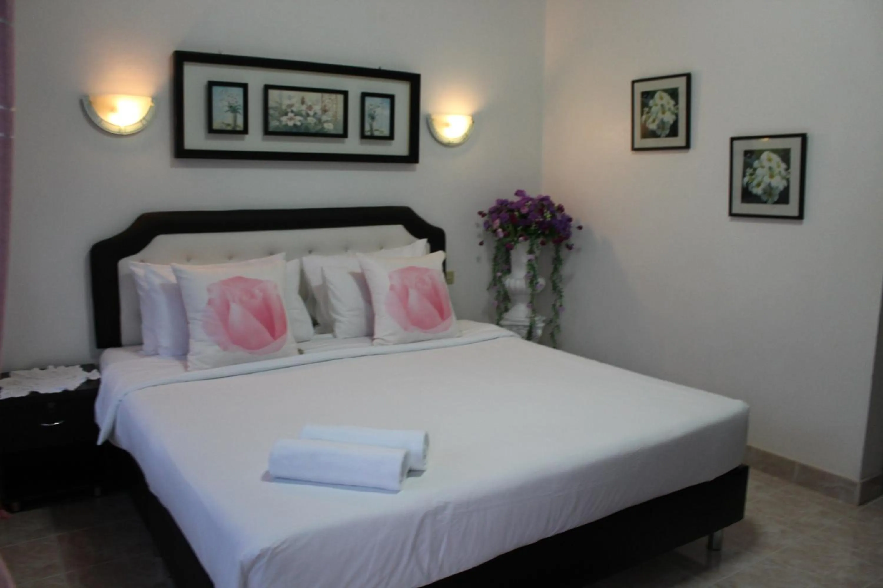 Photo of the whole room, Bed in White Elephant Resort