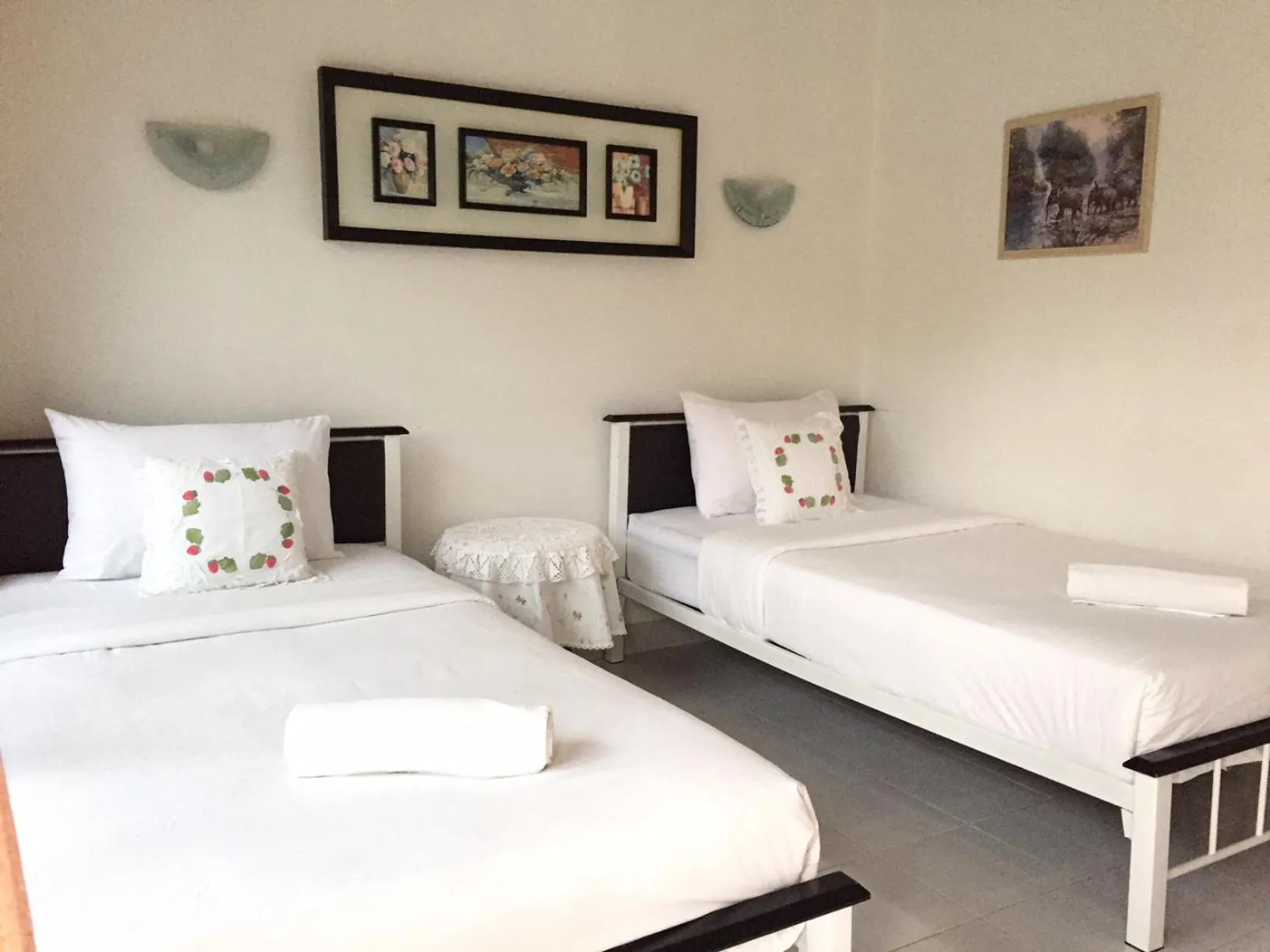 Photo of the whole room, Bed in White Elephant Resort