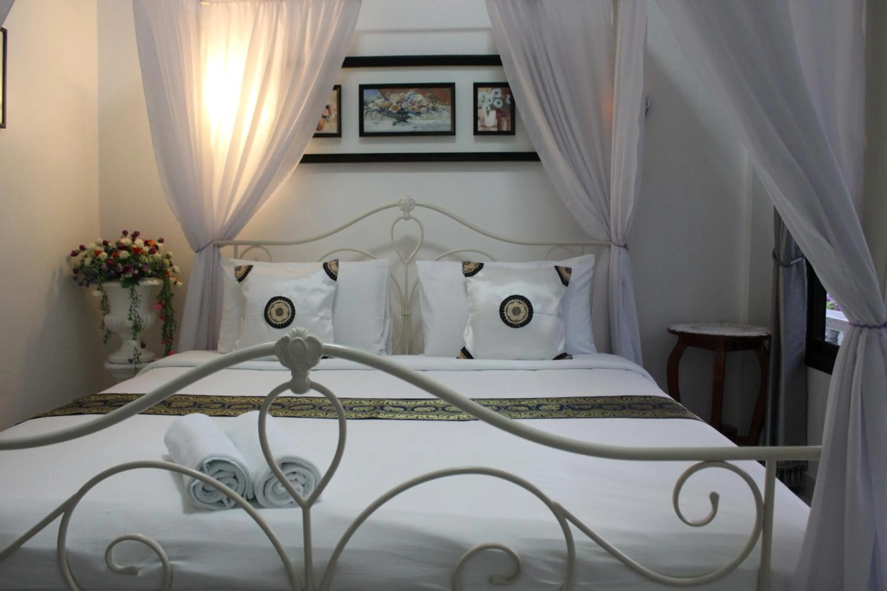 Photo of the whole room, Bed in White Elephant Resort