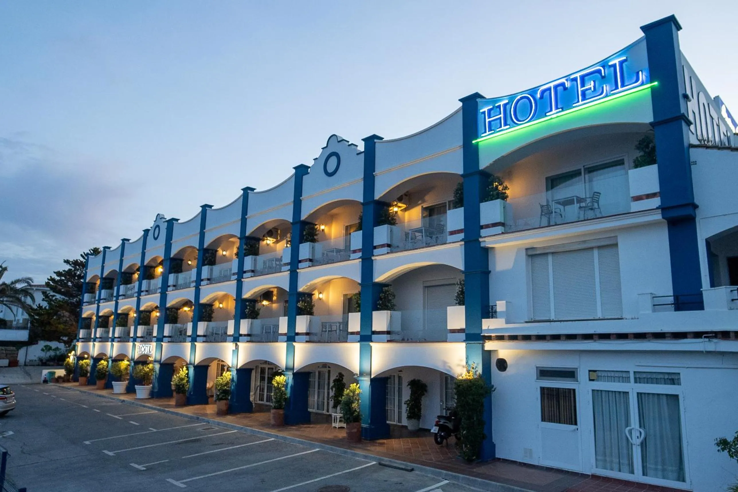 Facade/entrance in Hotel Piedra Paloma by Croma