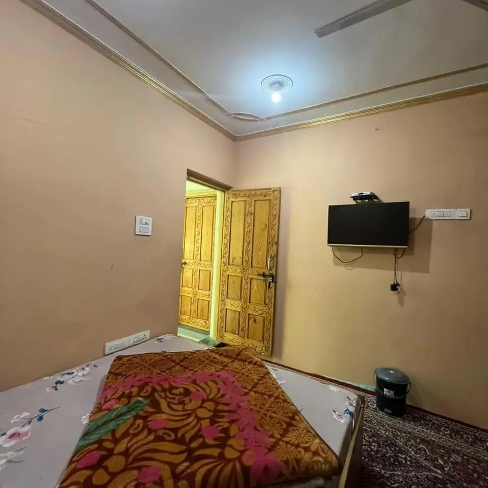 Double Room - single occupancy in Hotel Crown Palace Double Room - single occupancy in Hotel Crown Palace