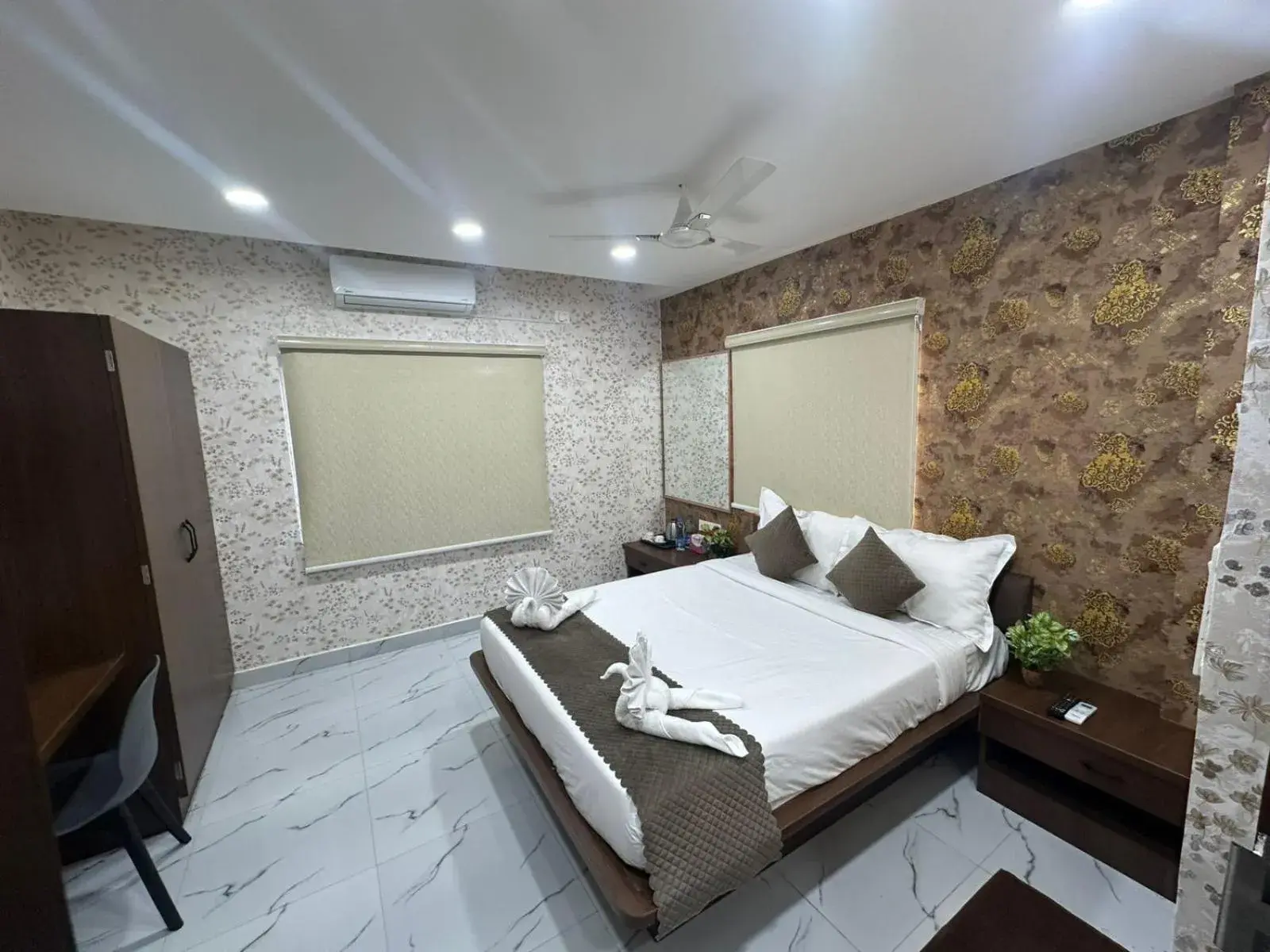 Superior King Room - single occupancy in Hotel Apex Inn Hyderabad Airport Superior King Room - single occupancy in Hotel Apex Inn Hyderabad Airport