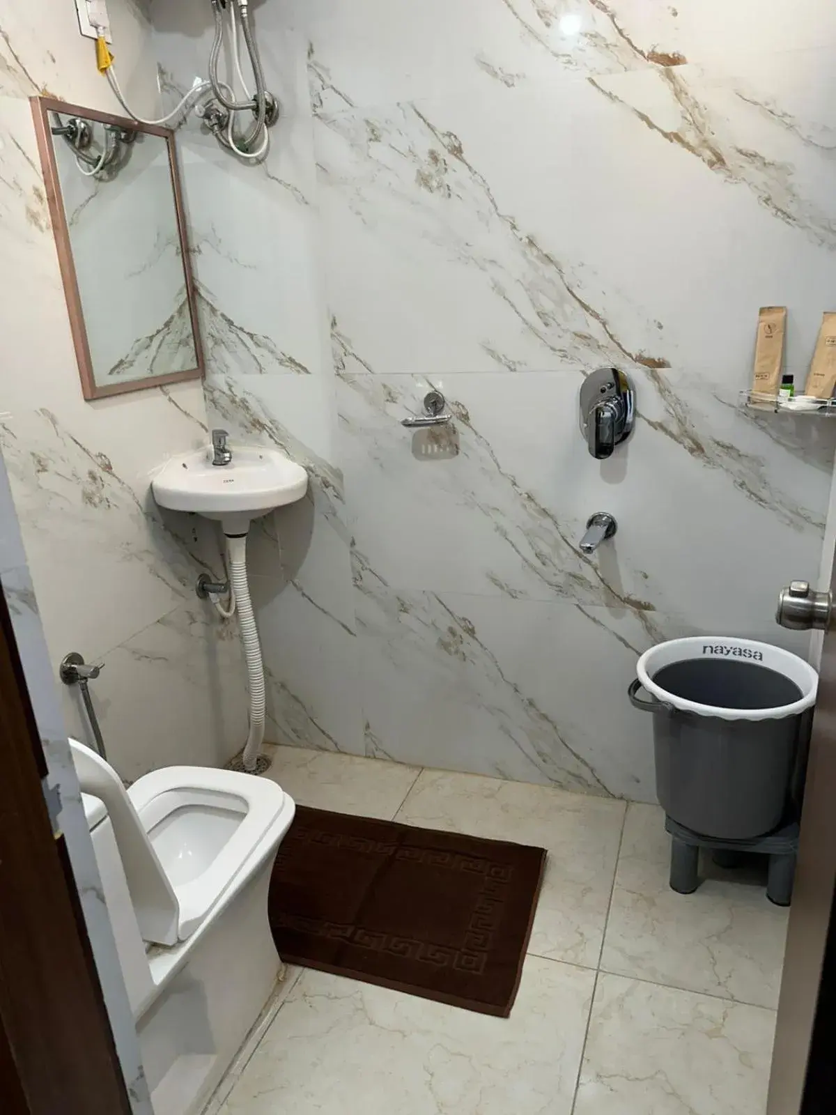 Double Room in Hotel Apex Inn Hyderabad Airport Double Room in Hotel Apex Inn Hyderabad Airport