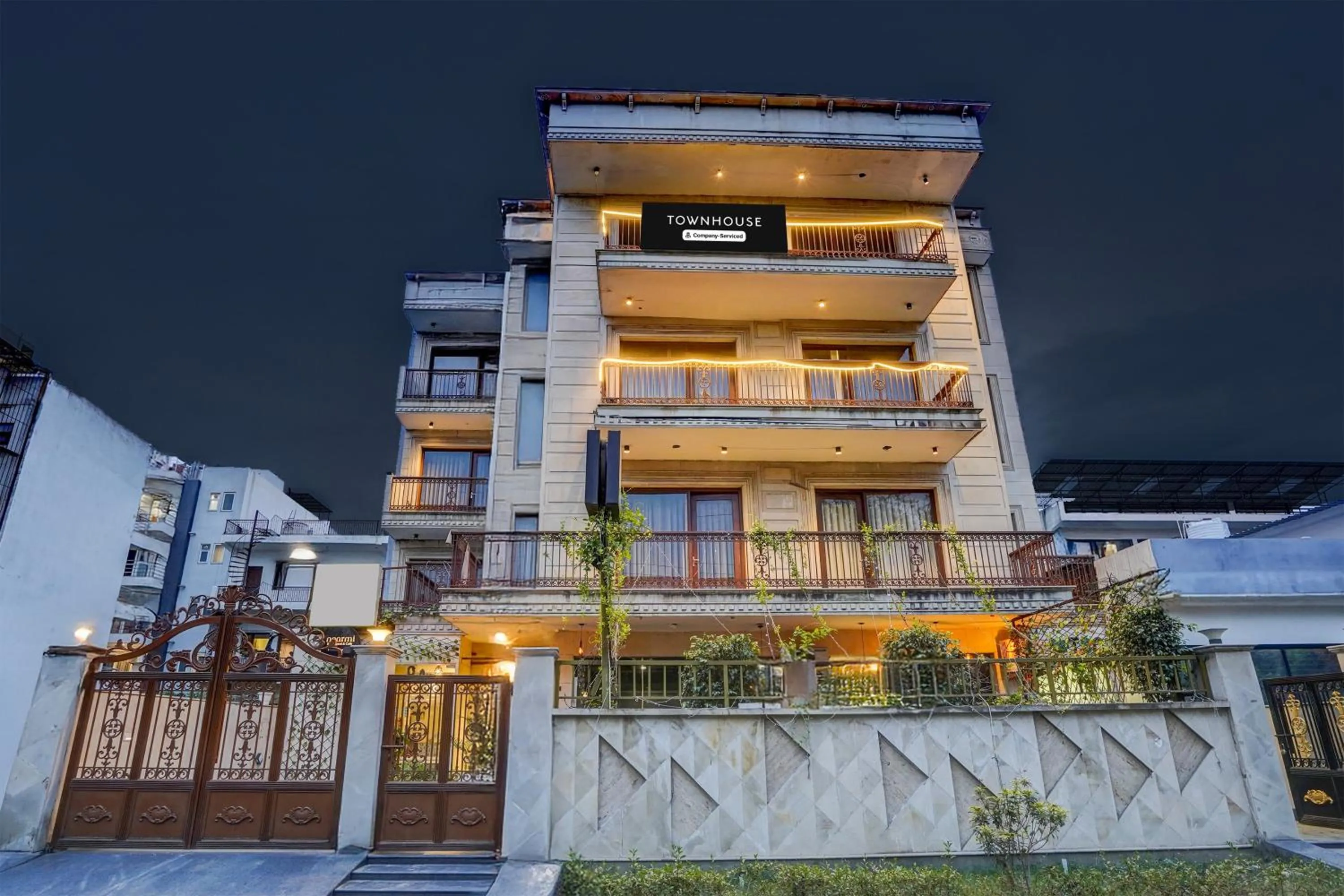 Facade/entrance in Townhouse Sector 47 Near Medanta