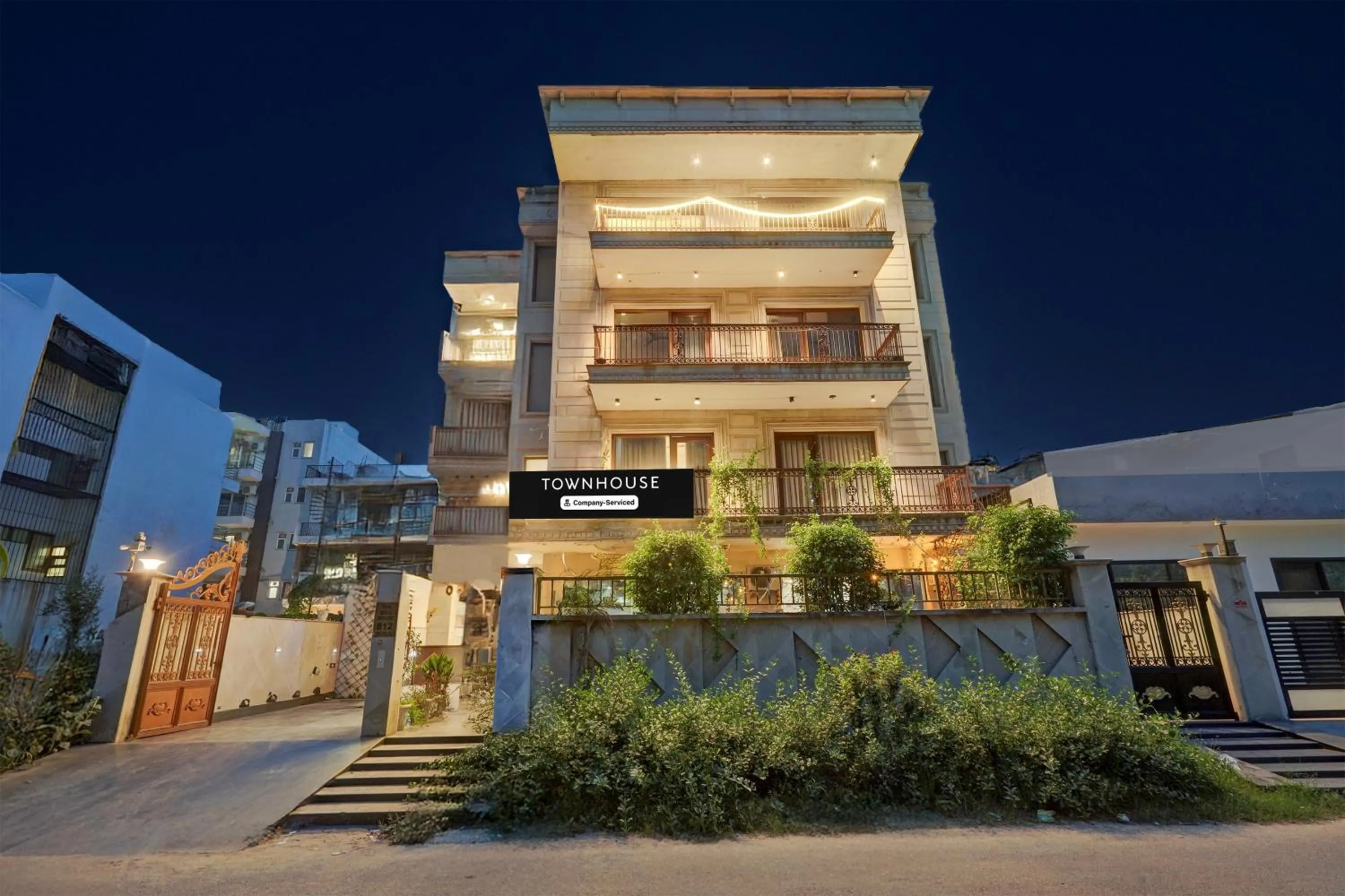 Facade/entrance in Townhouse Sector 47 Near Medanta