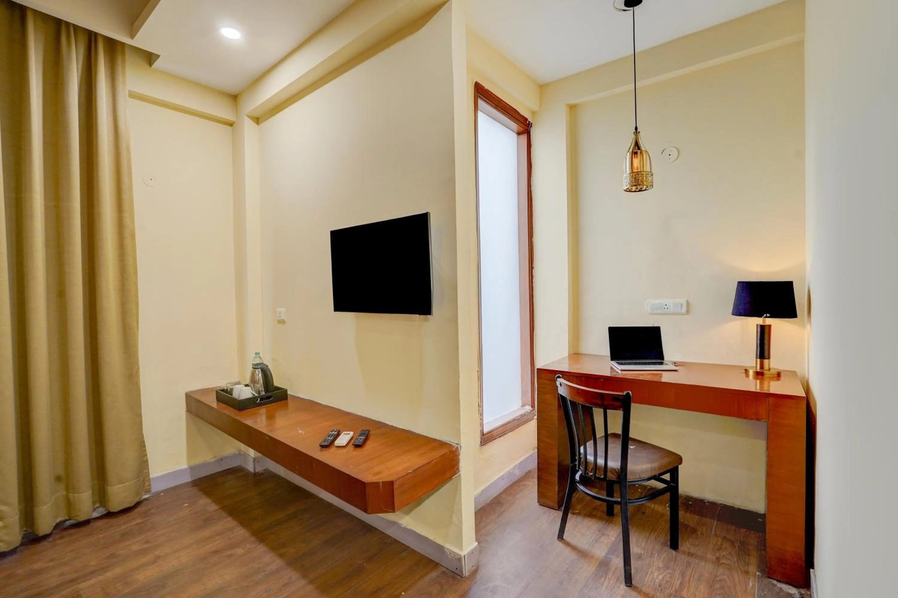 Bedroom in Townhouse Sector 47 Near Medanta