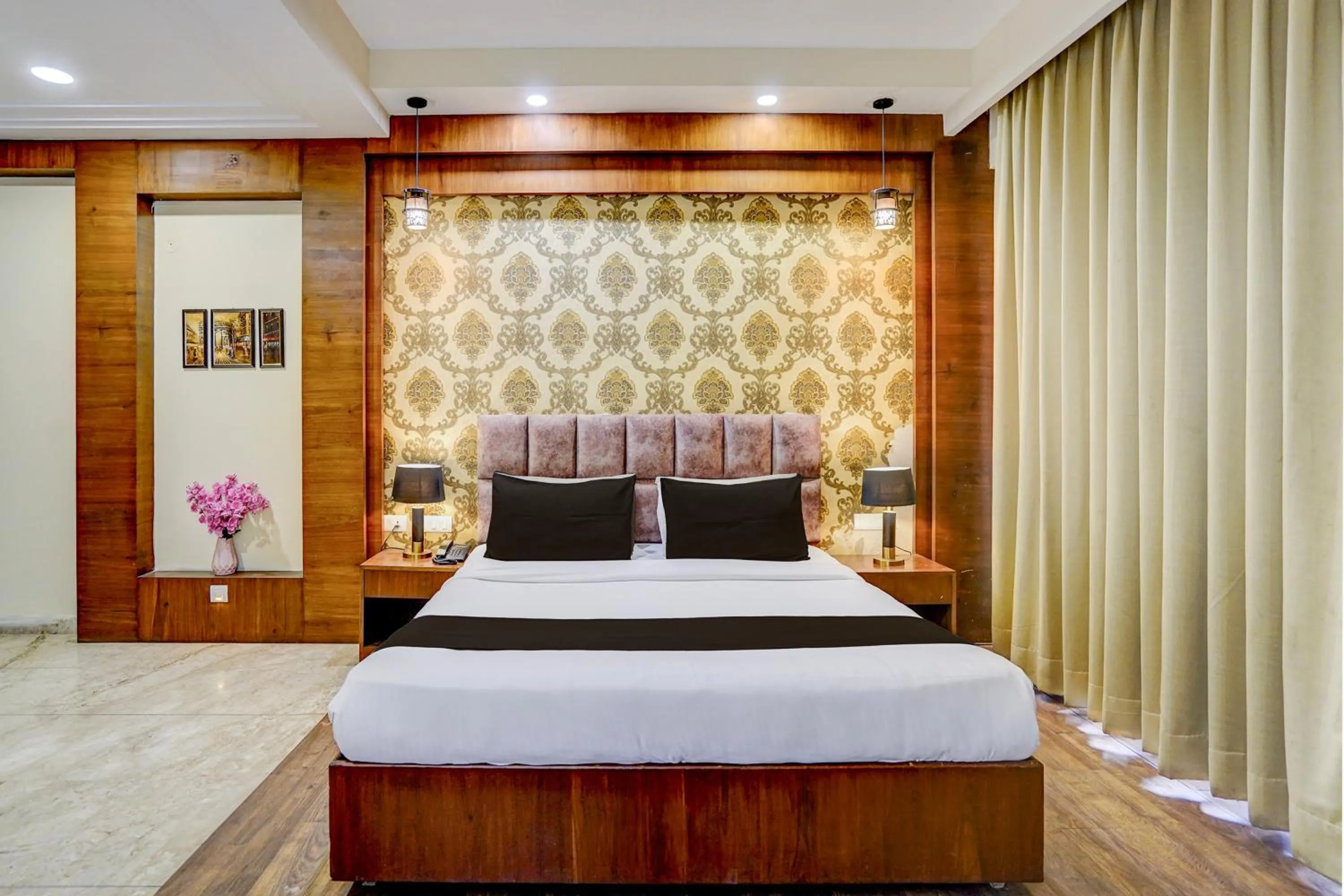 Bedroom, Bed in Townhouse Sector 47 Near Medanta