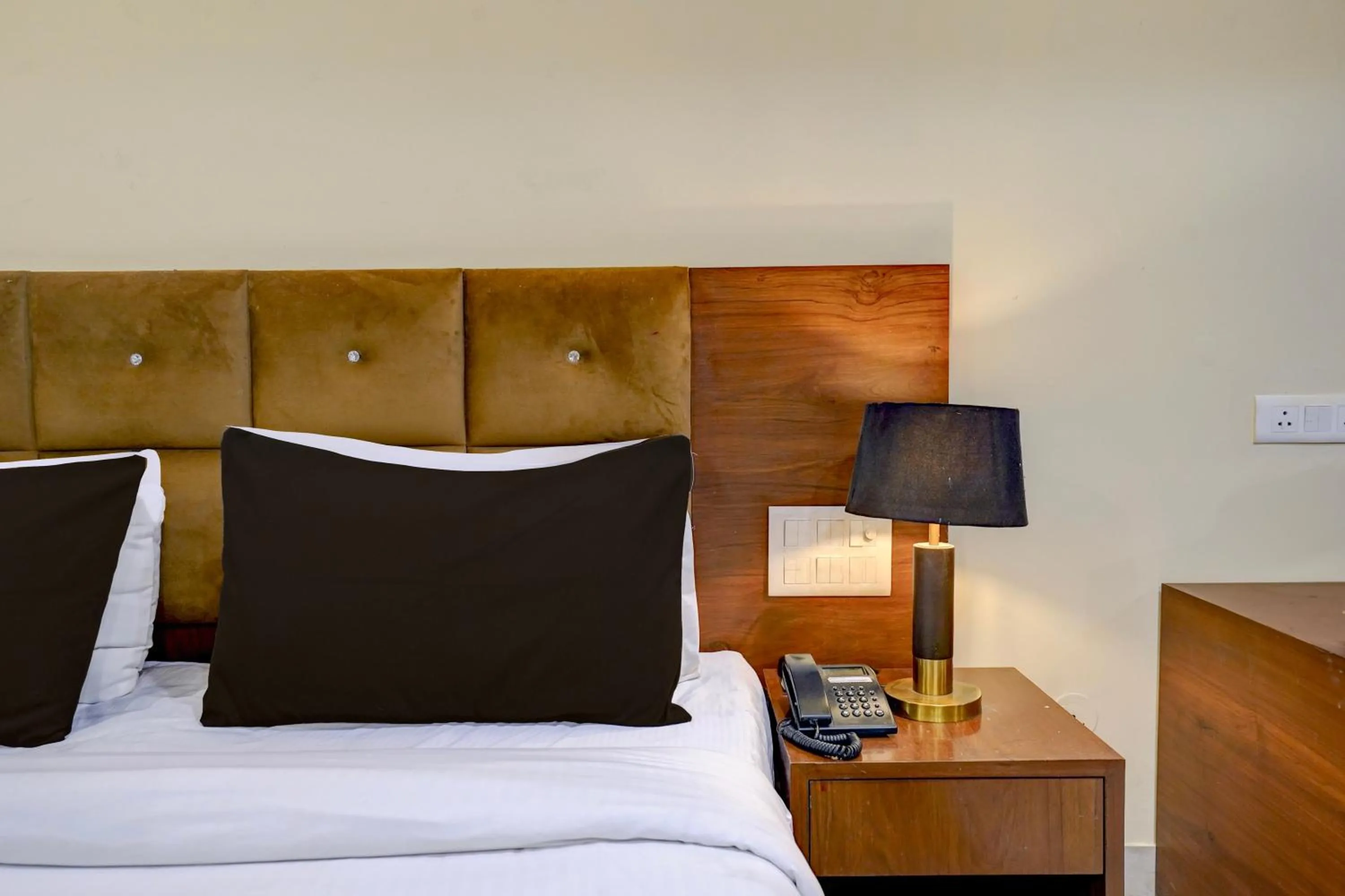 Bedroom, Bed in Townhouse Sector 47 Near Medanta
