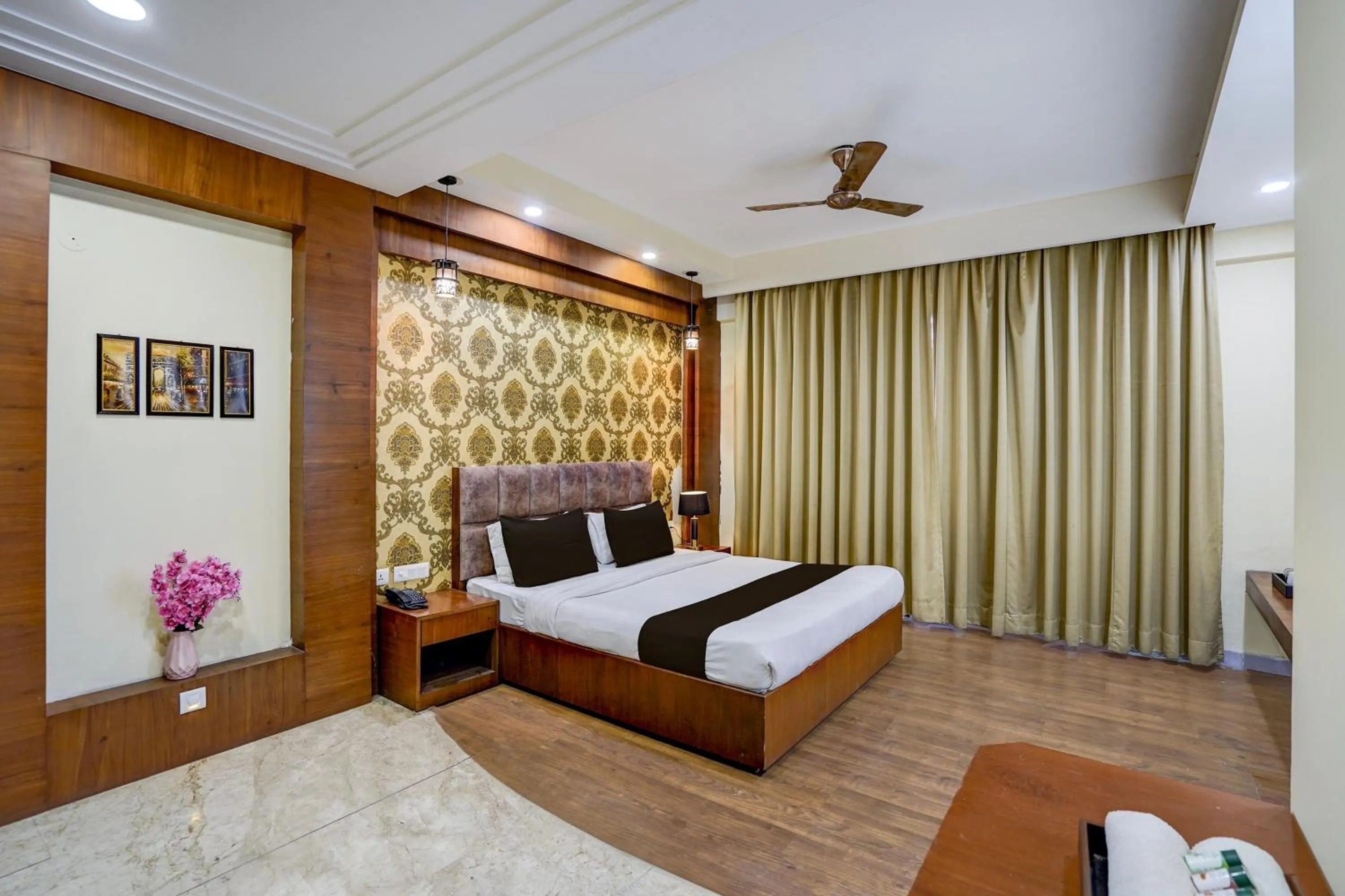 Bedroom, Bed in Townhouse Sector 47 Near Medanta