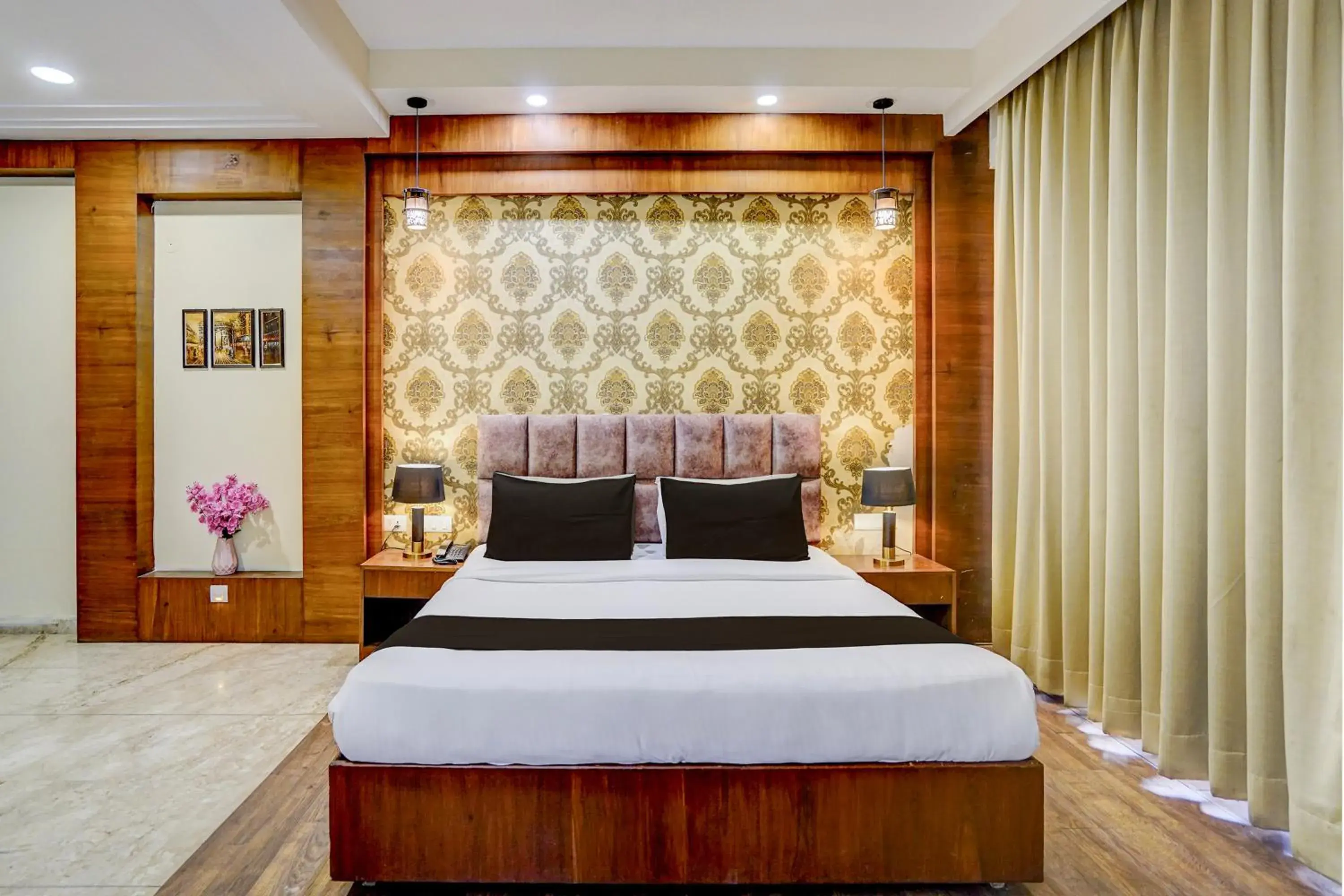 Classic Triple Room - single occupancy in Townhouse Sector 47 Near Medanta Classic Triple Room - single occupancy in Townhouse Sector 47 Near Medanta