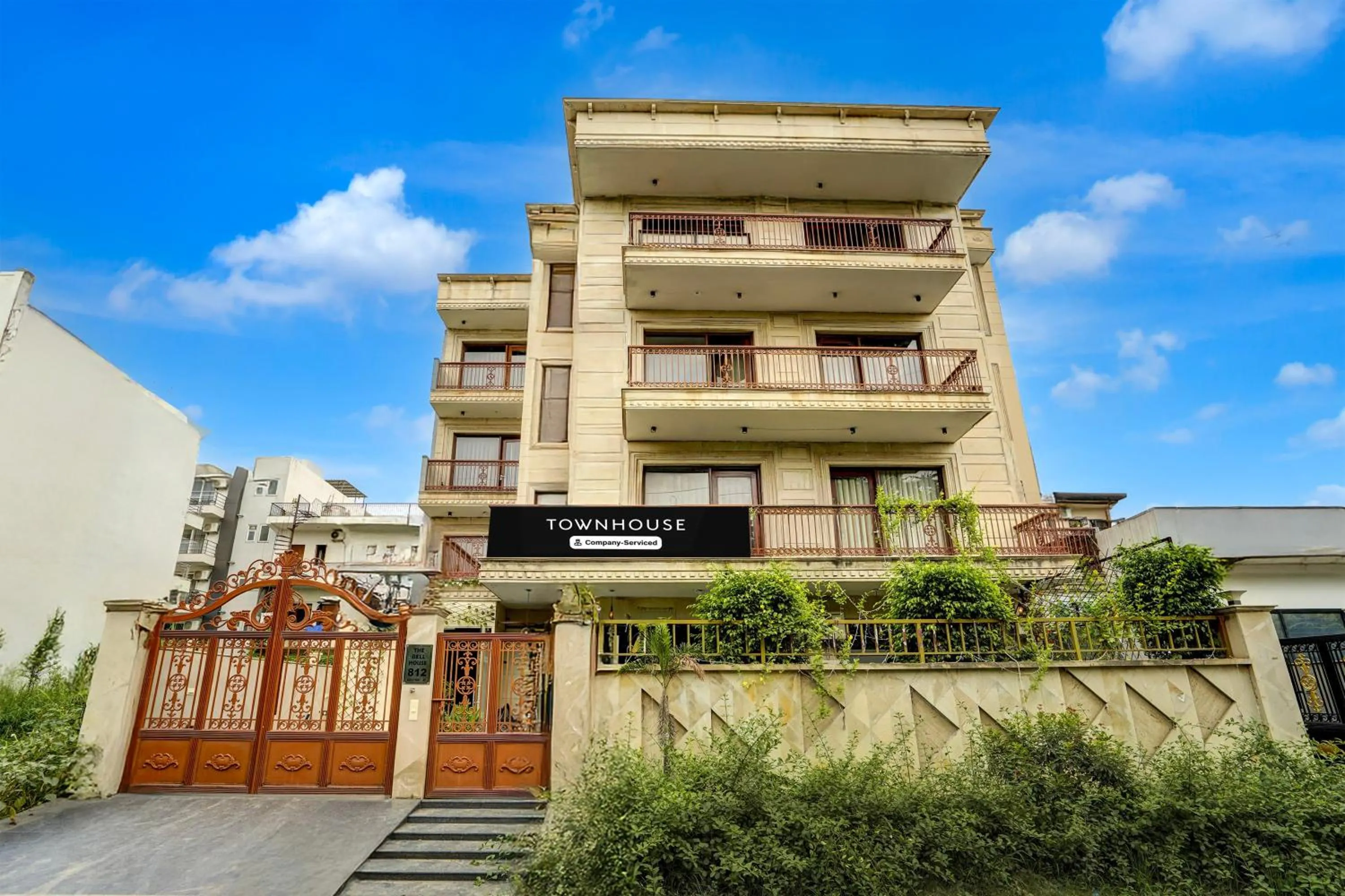 Facade/entrance in Townhouse Sector 47 Near Medanta