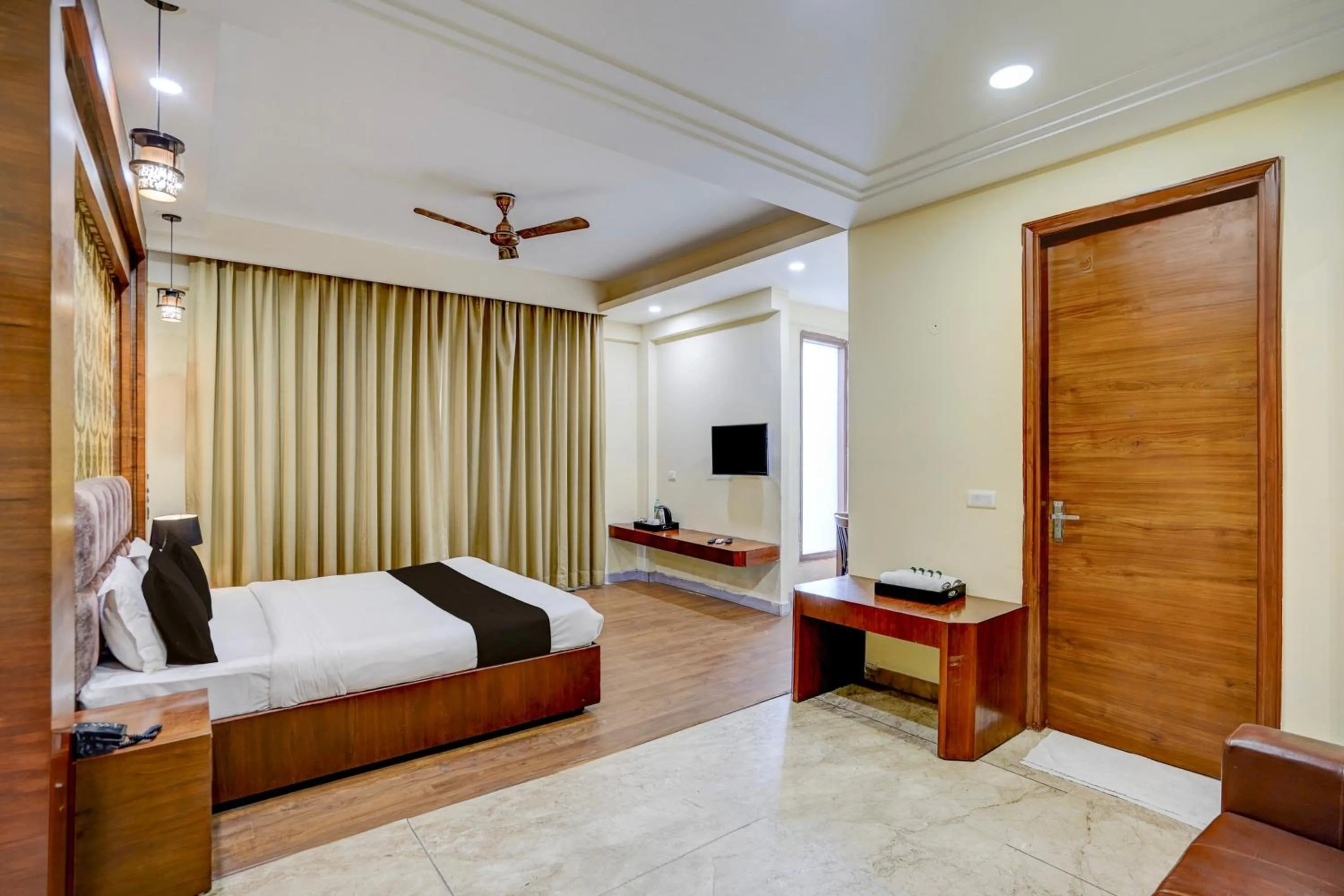 Bedroom, Bed in Townhouse Sector 47 Near Medanta