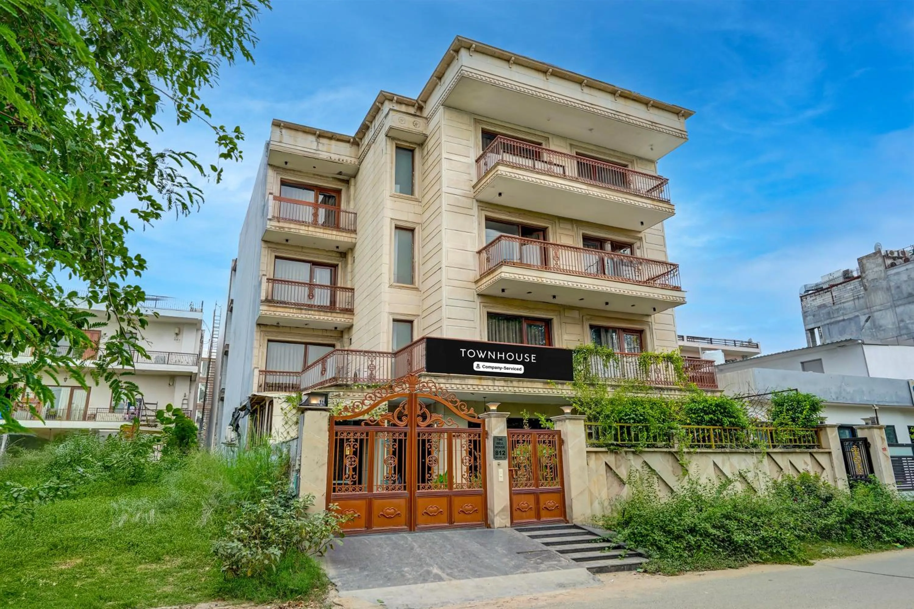 Facade/entrance in Townhouse Sector 47 Near Medanta