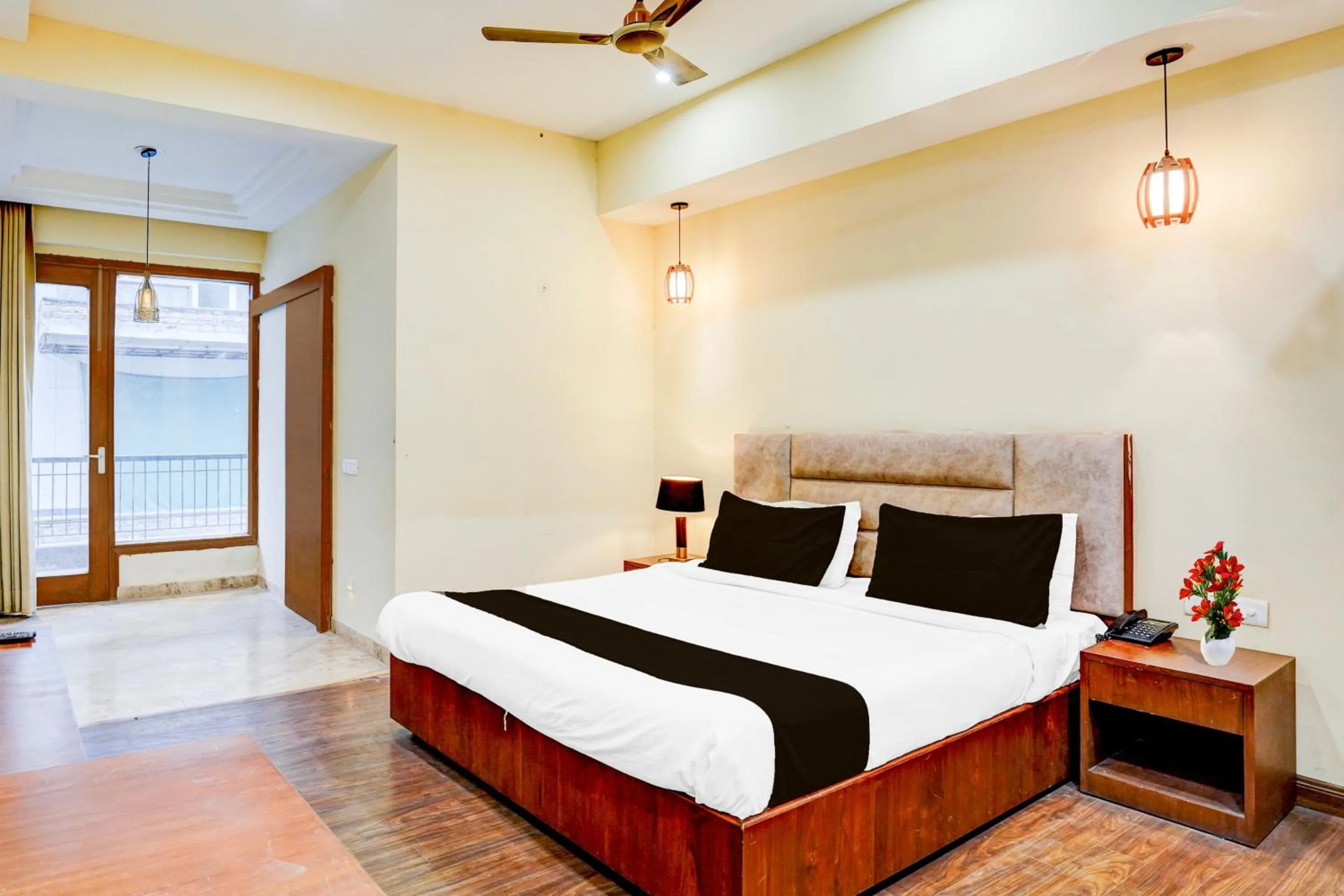 Bedroom, Bed in Townhouse Sector 47 Near Medanta