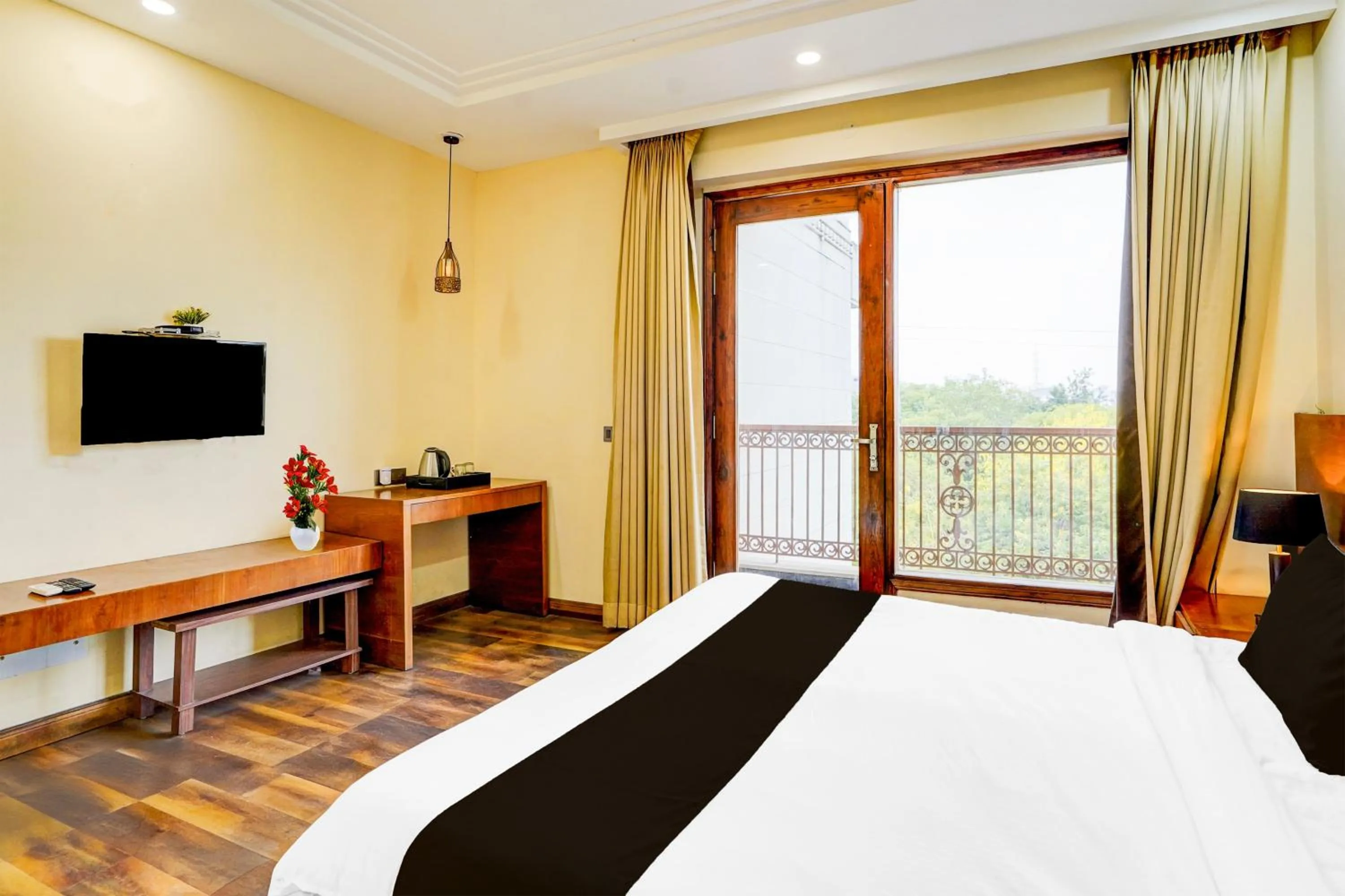 Bedroom, Bed in Townhouse Sector 47 Near Medanta