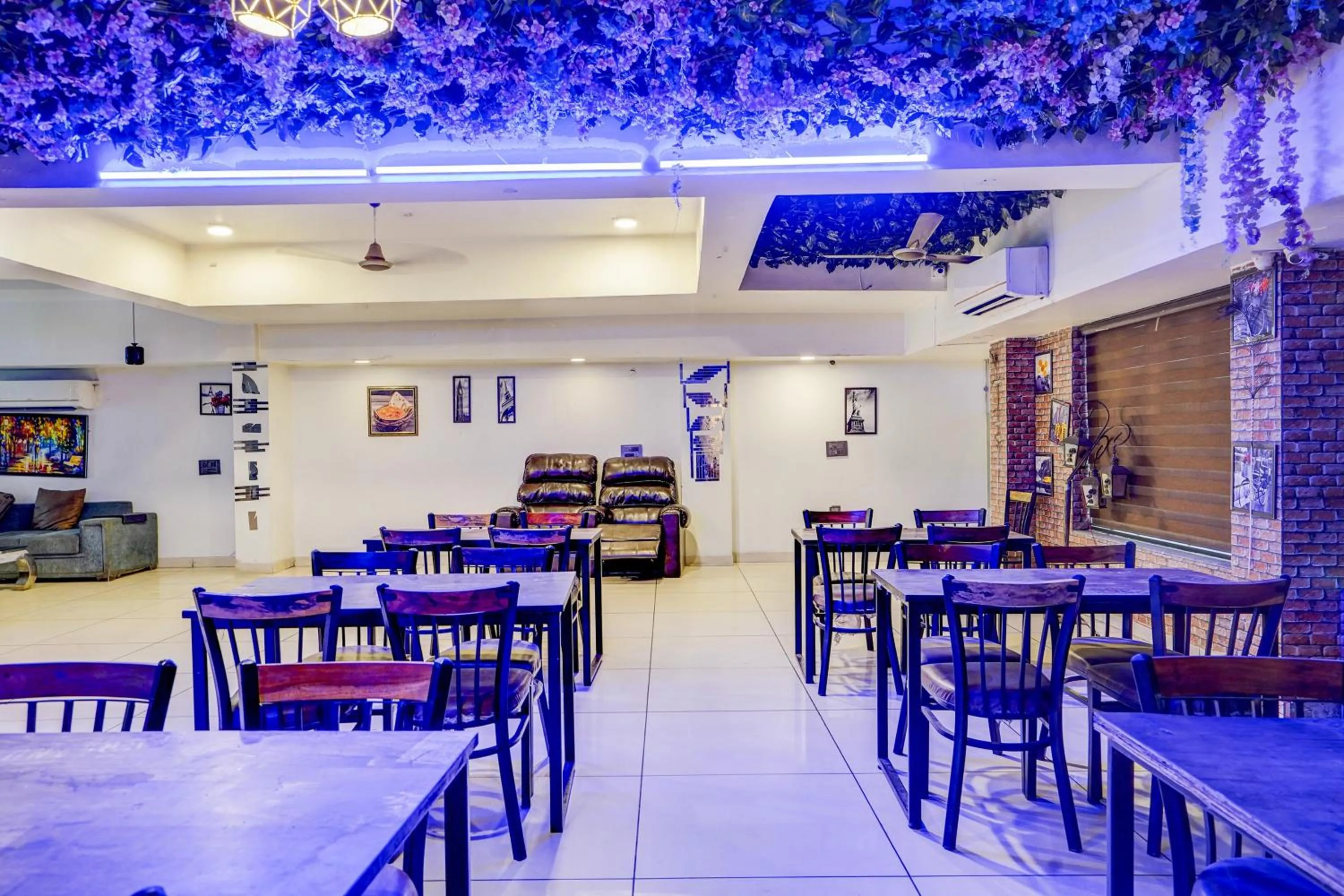 Restaurant/places to eat in Townhouse Sector 47 Near Medanta