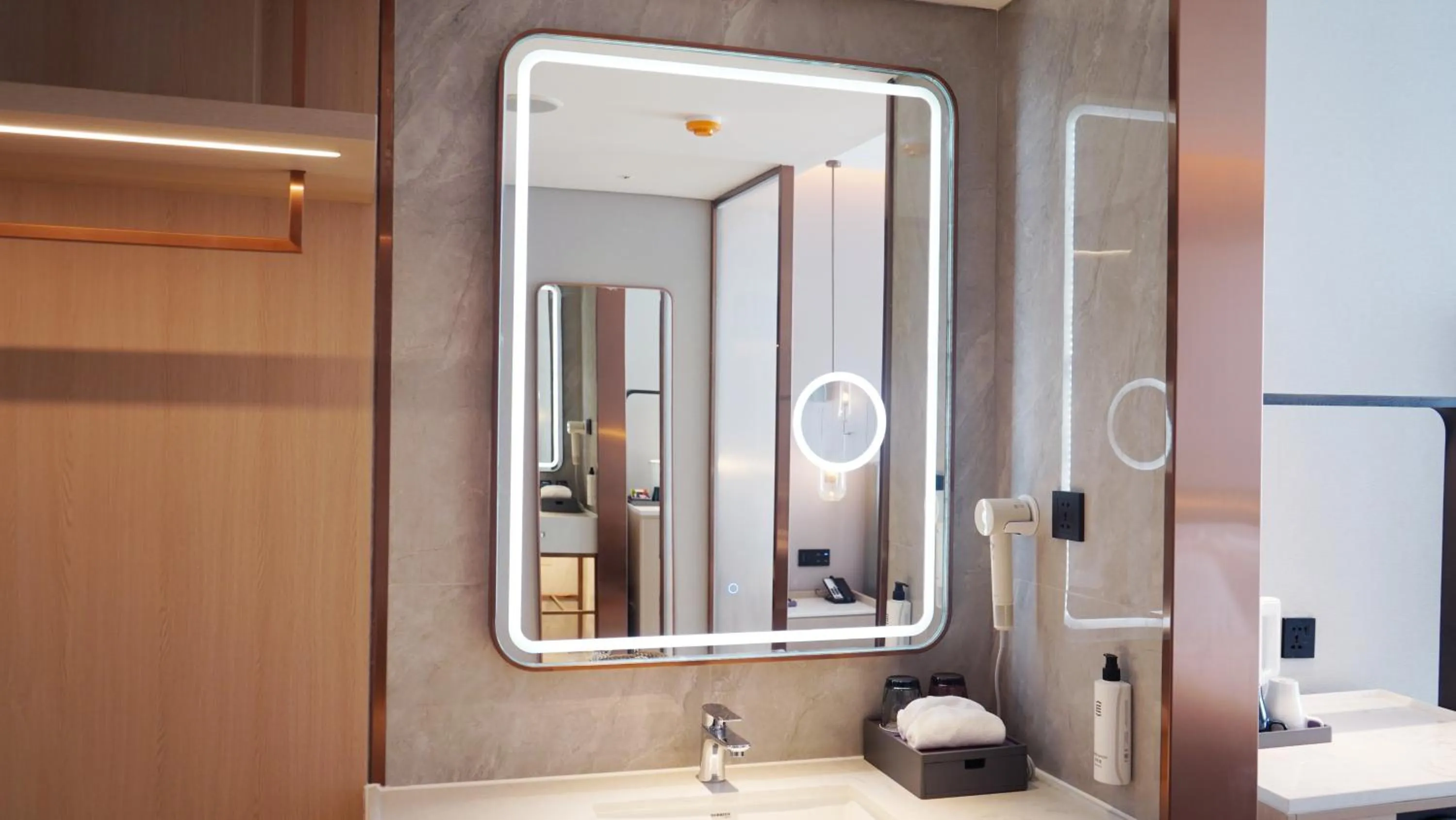 Bathroom in Elong Hotel Jakarta PIK