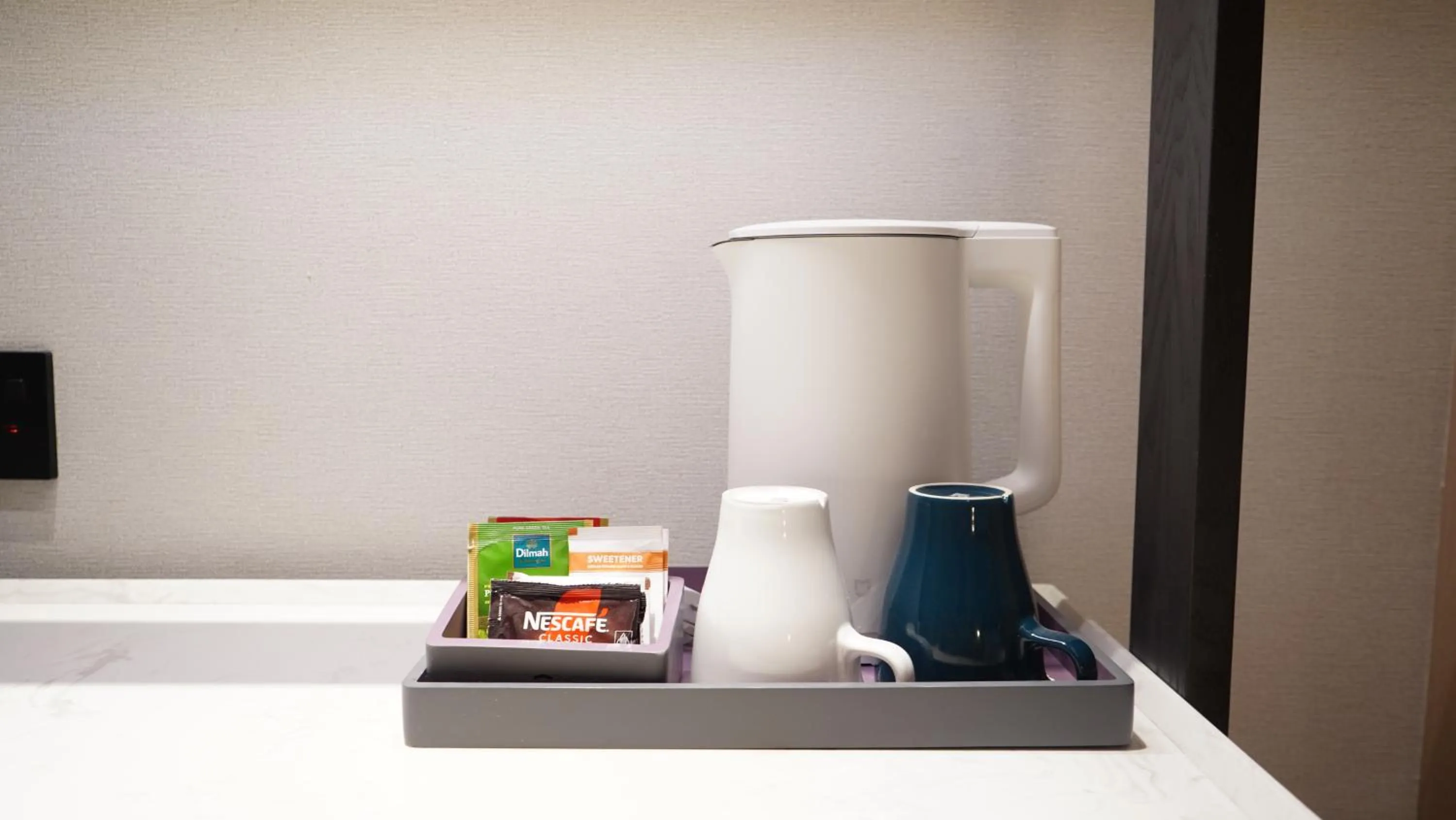 Coffee/tea facilities in Elong Hotel Jakarta PIK