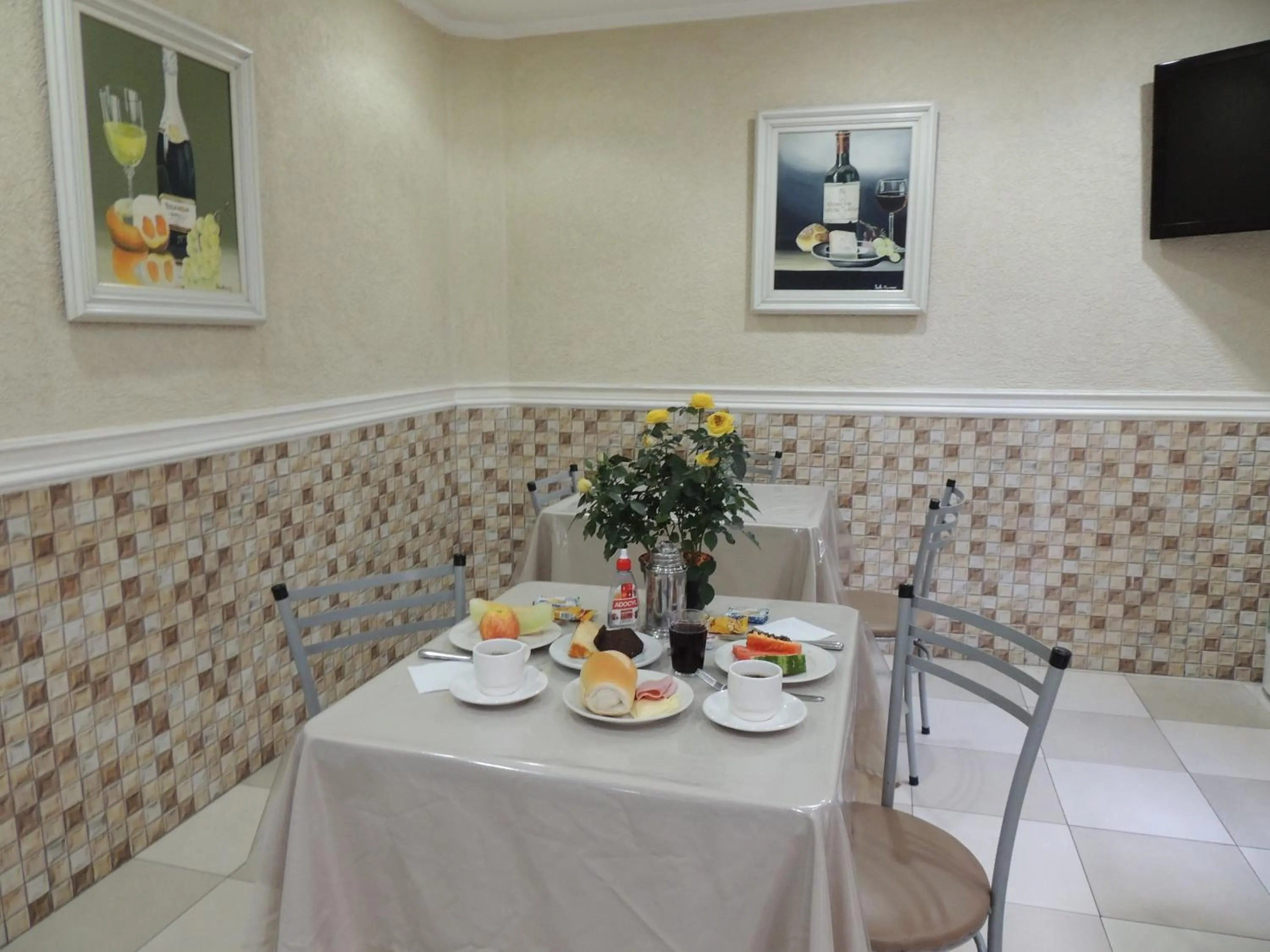 Breakfast in Hotel Ourinhos - Centro de São Paulo - Próximo 25 de Março e Brás