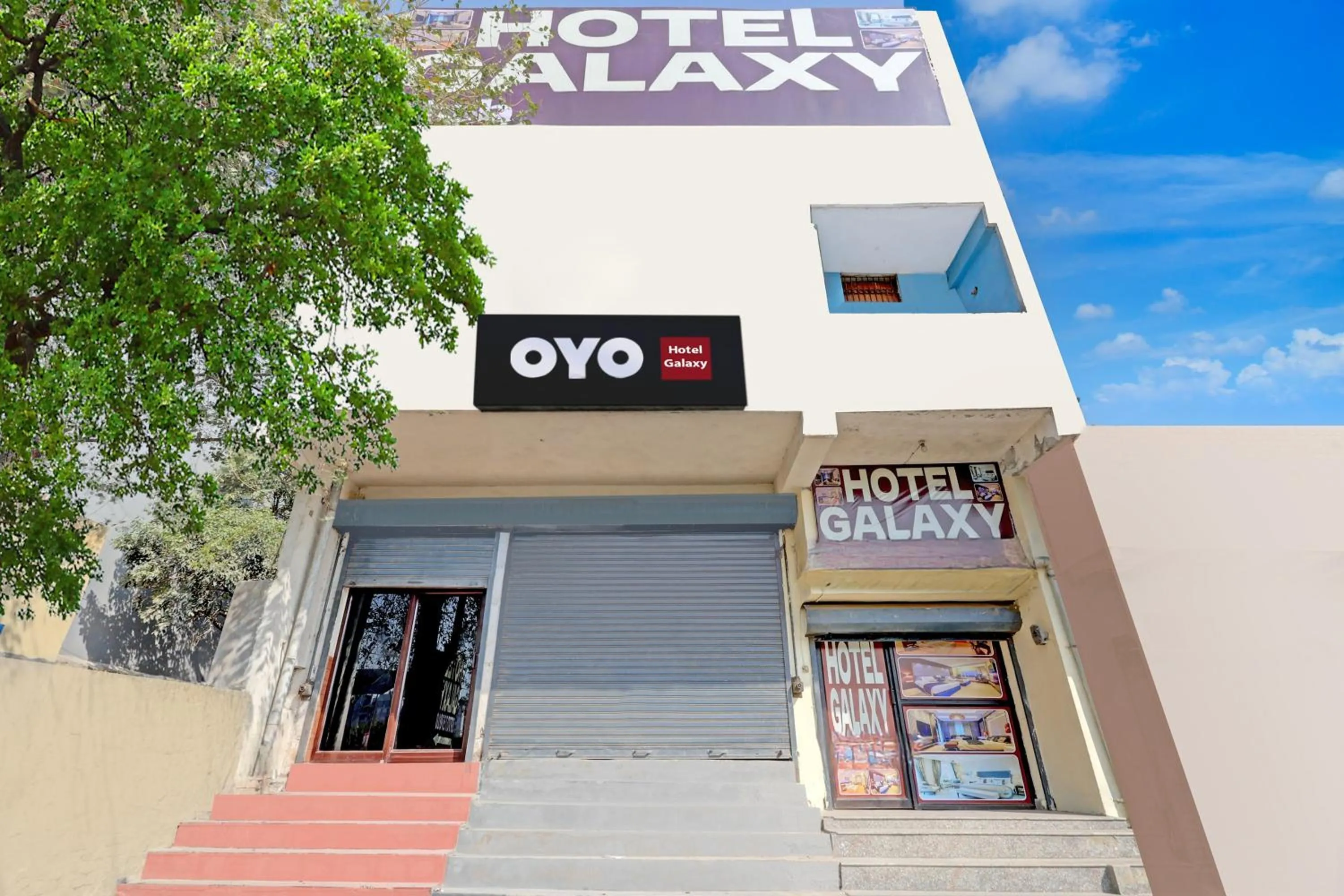 Facade/entrance in HOTEL O GALAXY