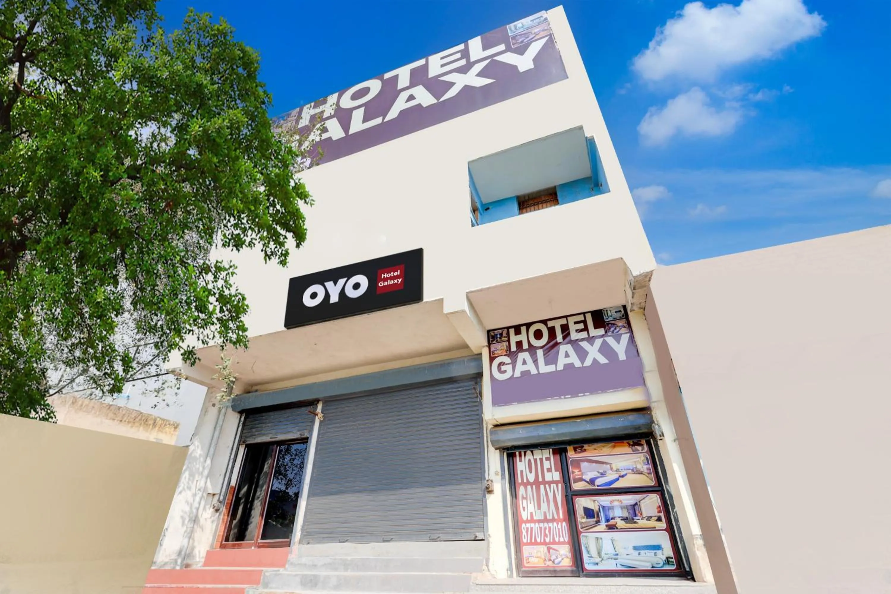 Facade/entrance in HOTEL O GALAXY