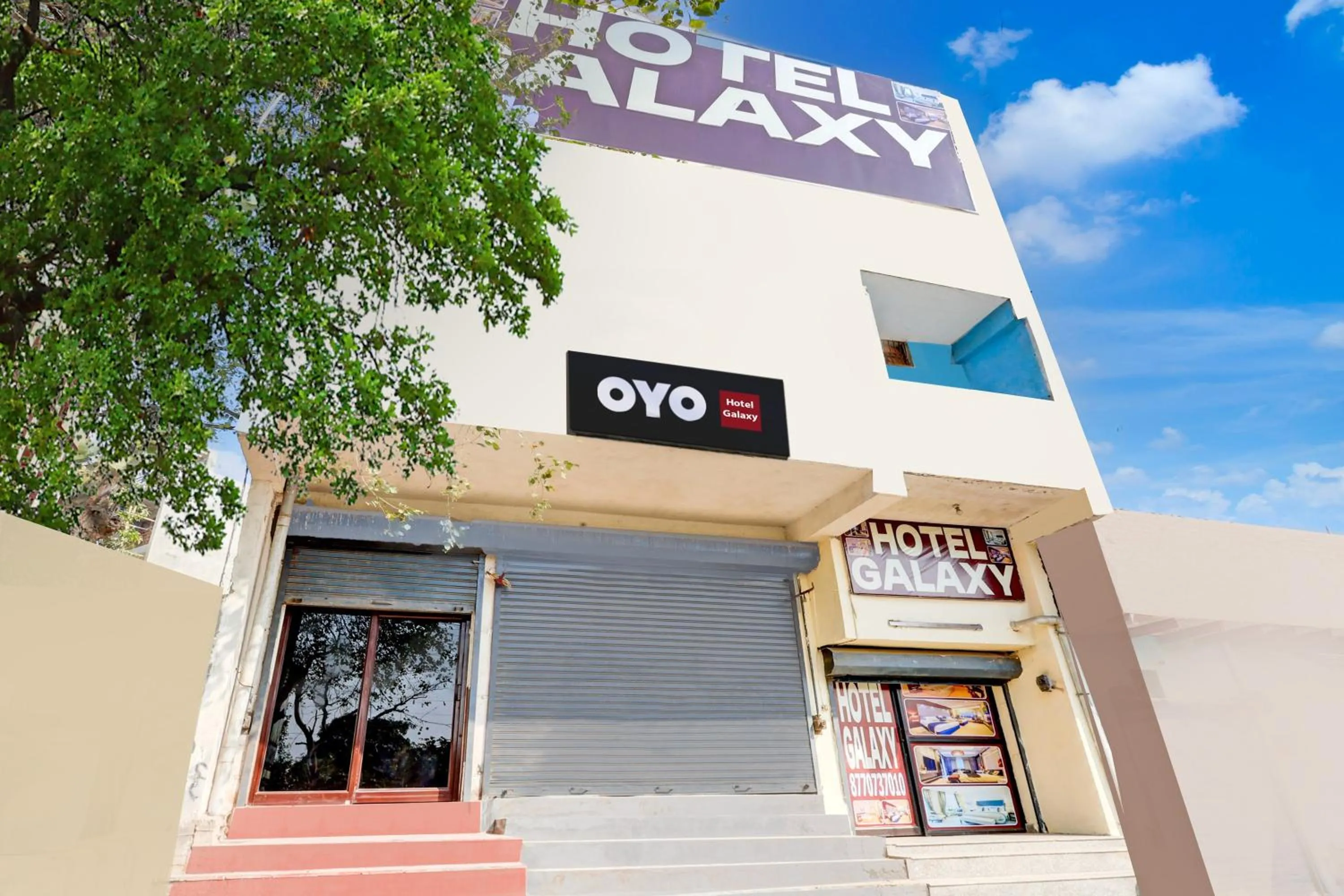 Facade/entrance in HOTEL O GALAXY