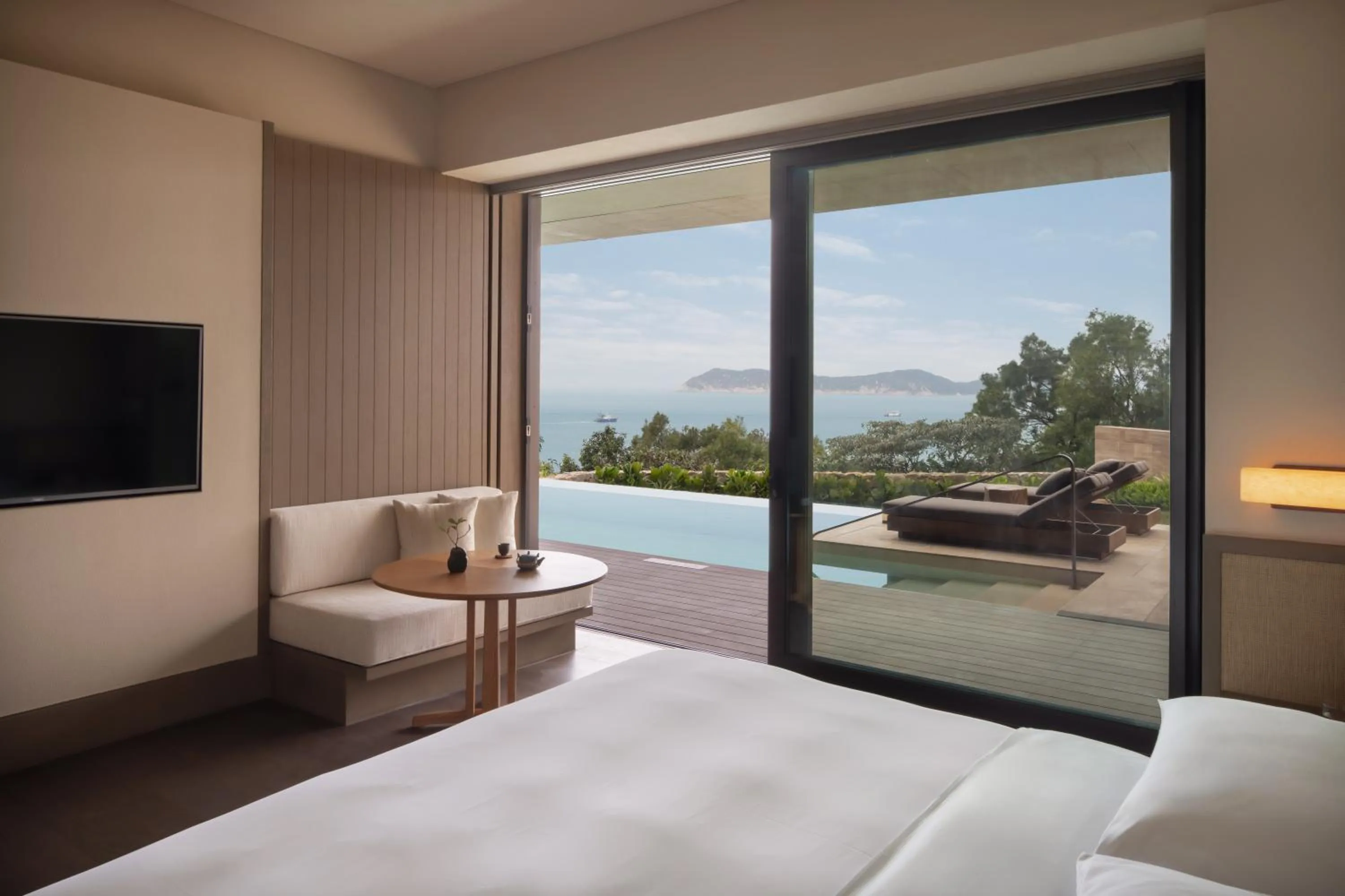 Living room, Bed in Alila Dong'Ao Island Zhuhai