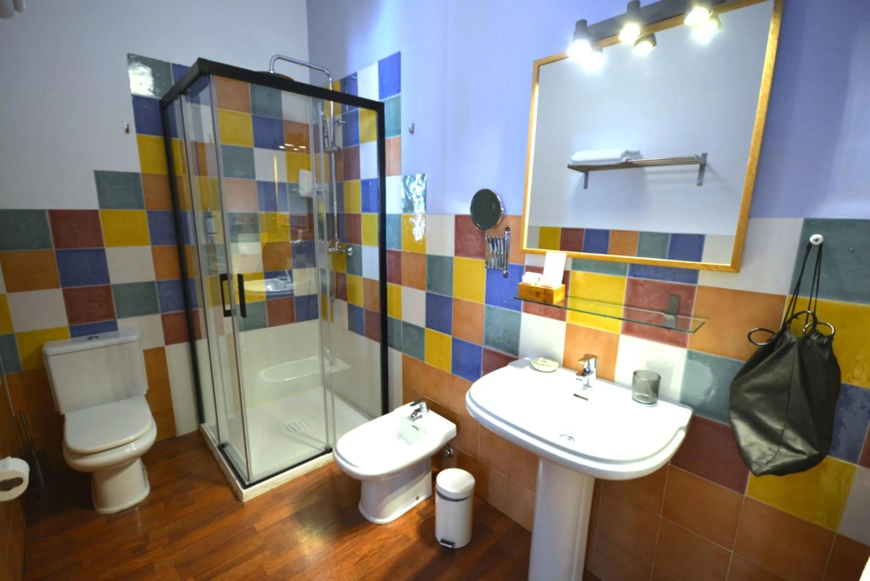 Shower in Hotel Casa de los Azulejos