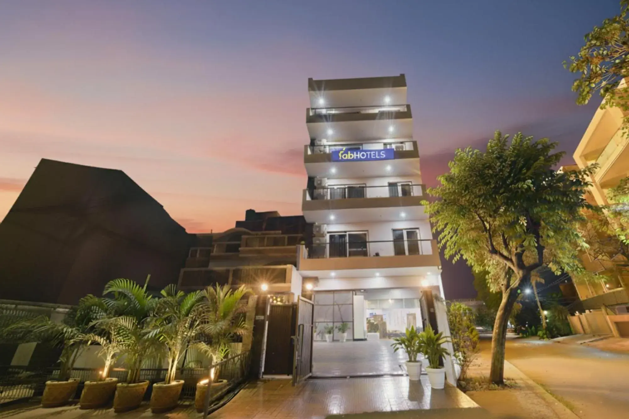 FabHotel Luxe 8 Stayz - Phase 1 Metro, Golf Course Road & Arjun Marg FabHotel Luxe 8 Stayz - Phase 1 Metro, Golf Course Road & Arjun Marg