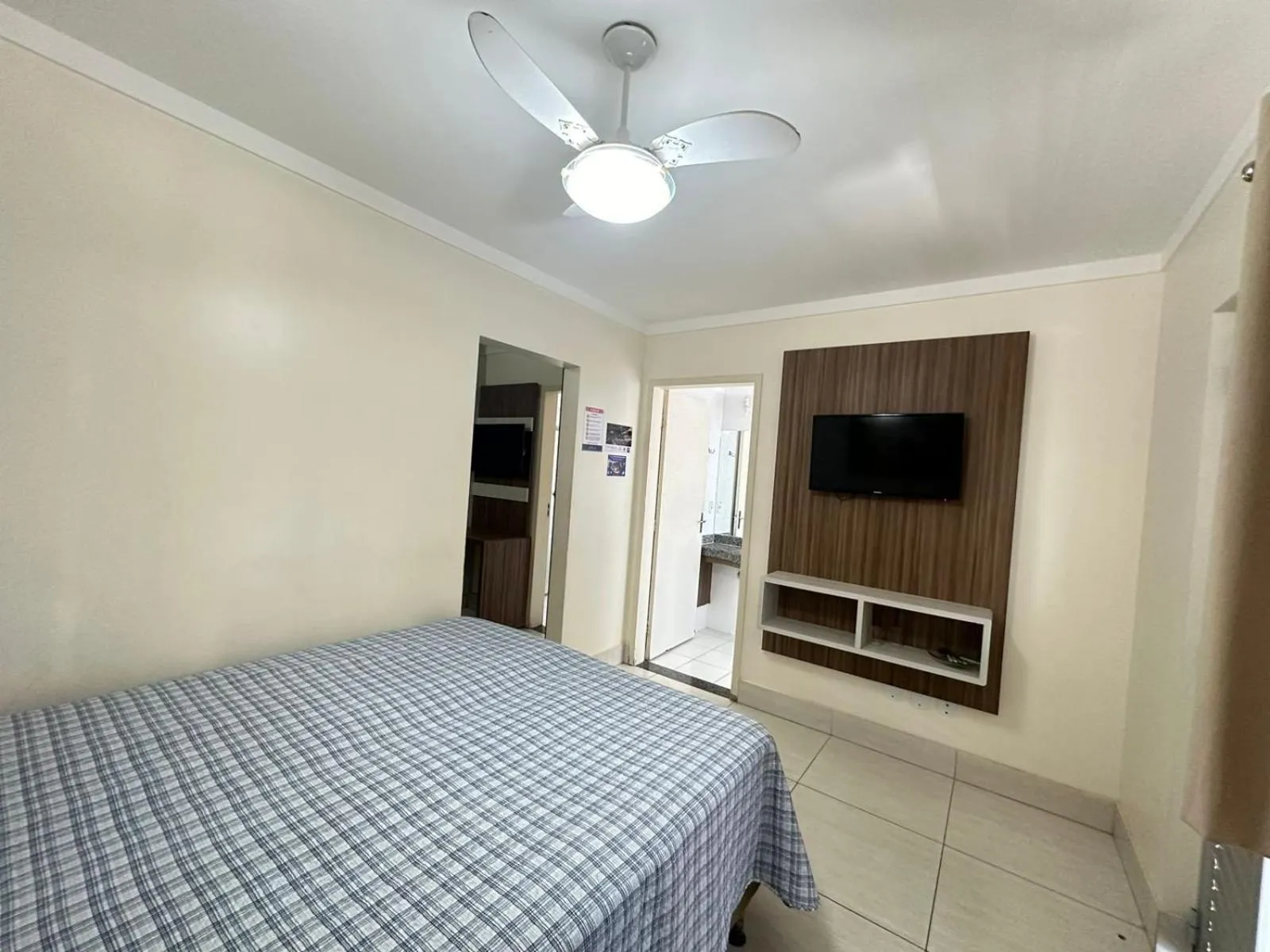 Photo of the whole room, Bed in Lacqua diRoma II