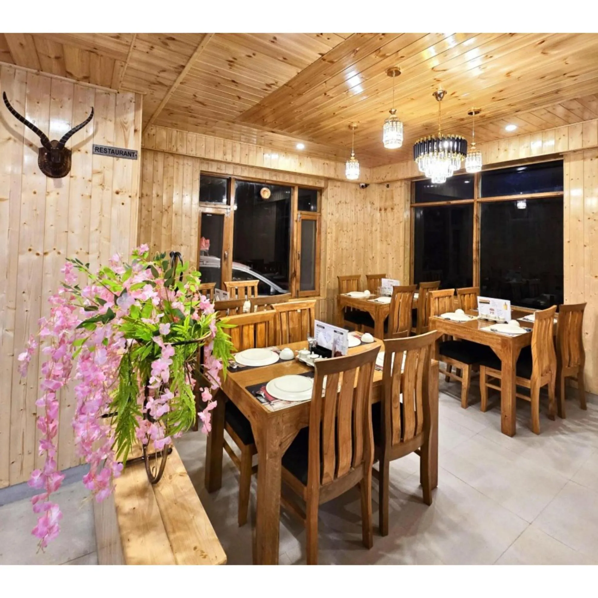 Restaurant/places to eat in MB Igloo Resort