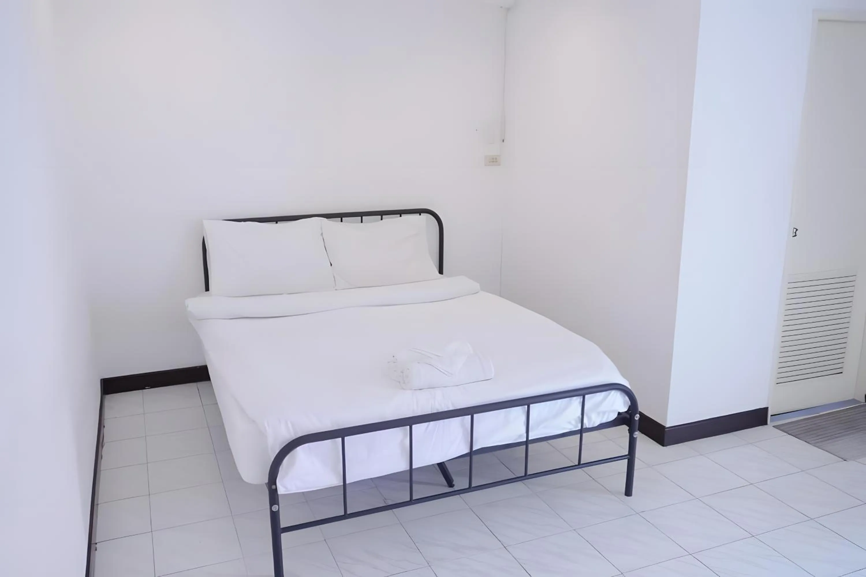 Bed in XX GO INN Phuket Patong Beach