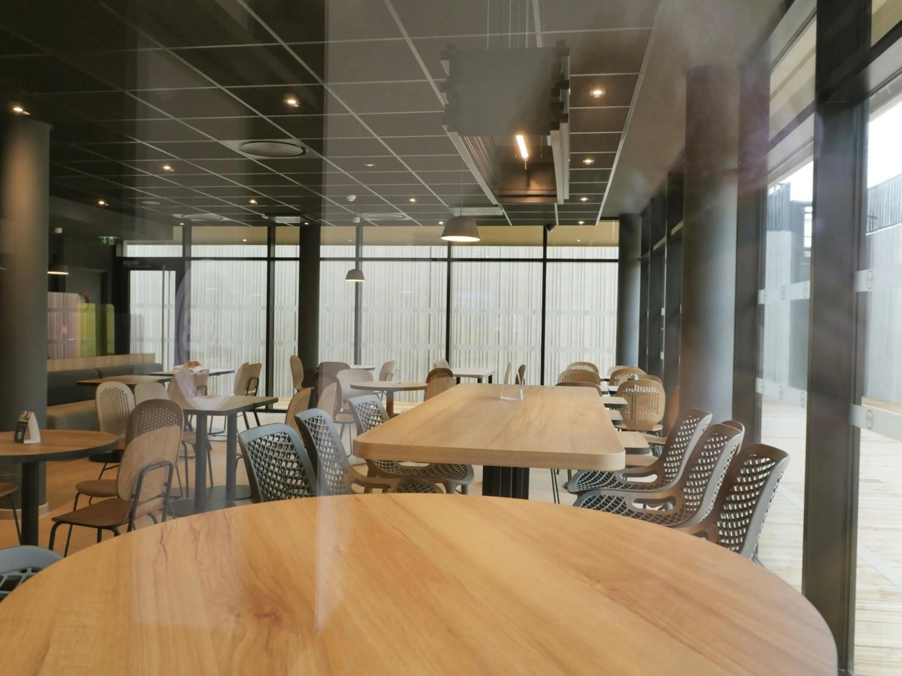 Restaurant/places to eat in B&B HOTEL Carcassonne Rocadest La Cité