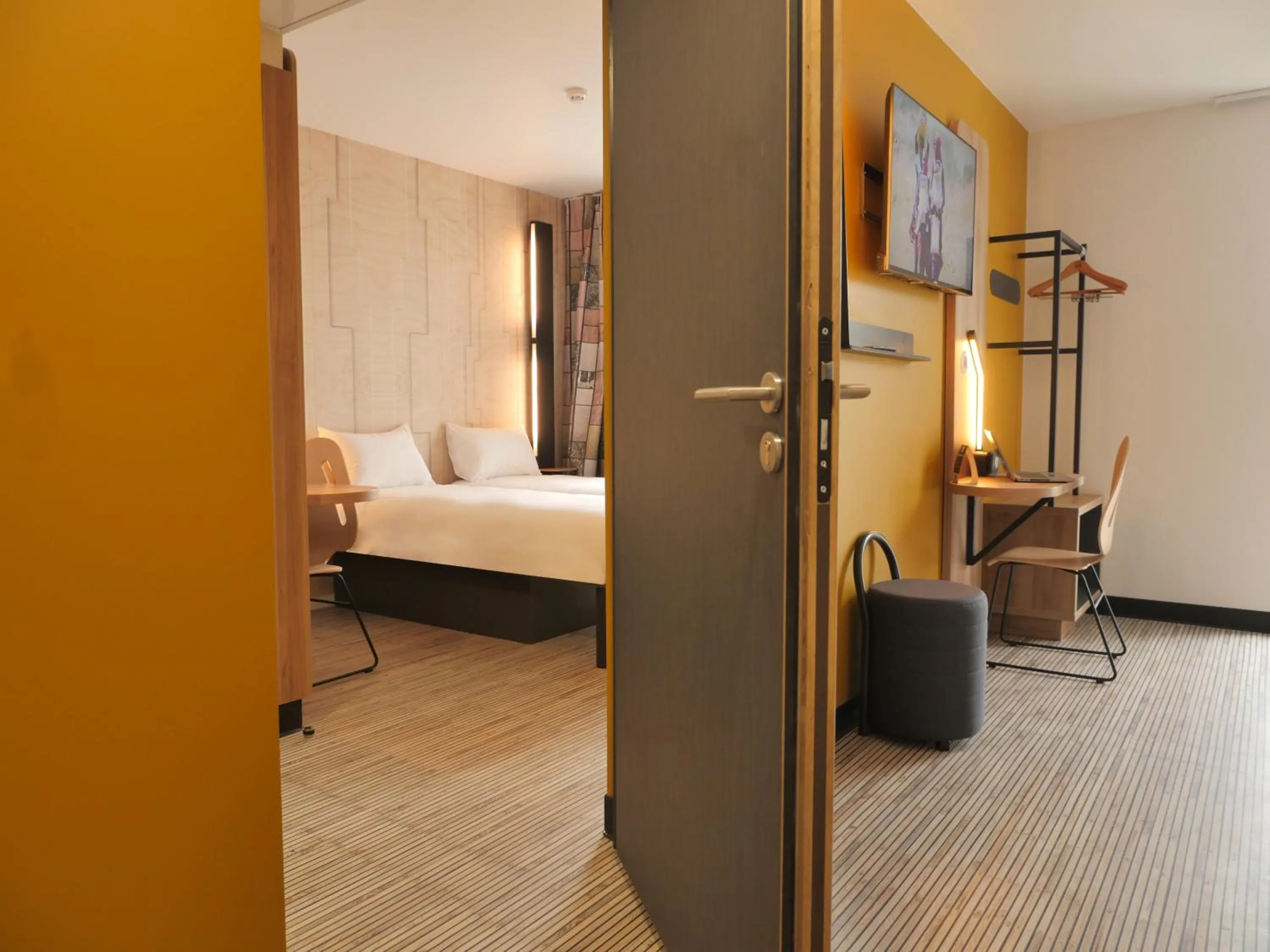 Photo of the whole room, Bed in B&B HOTEL Carcassonne Rocadest La Cité