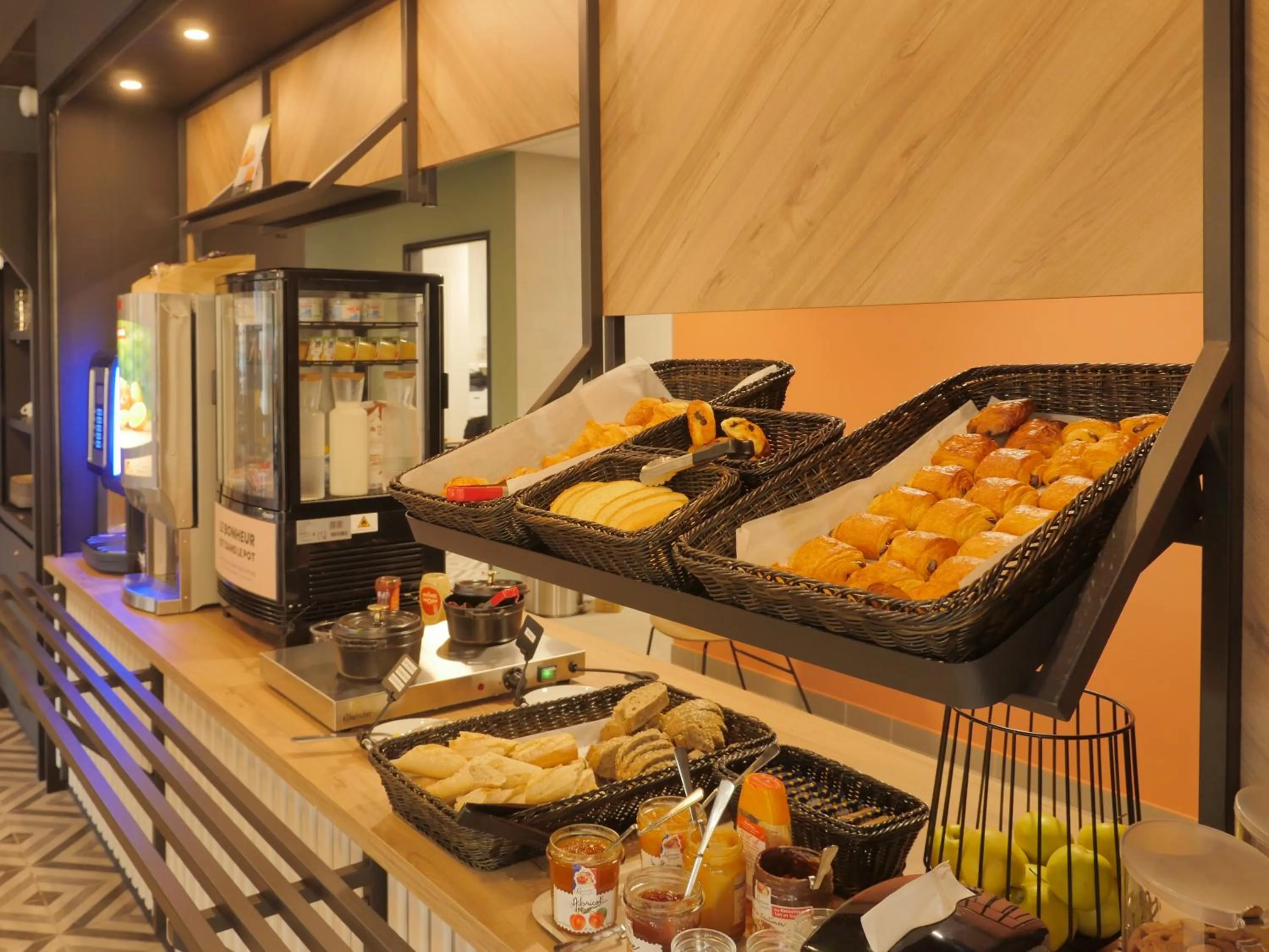 Breakfast in B&B HOTEL Carcassonne Rocadest La Cité