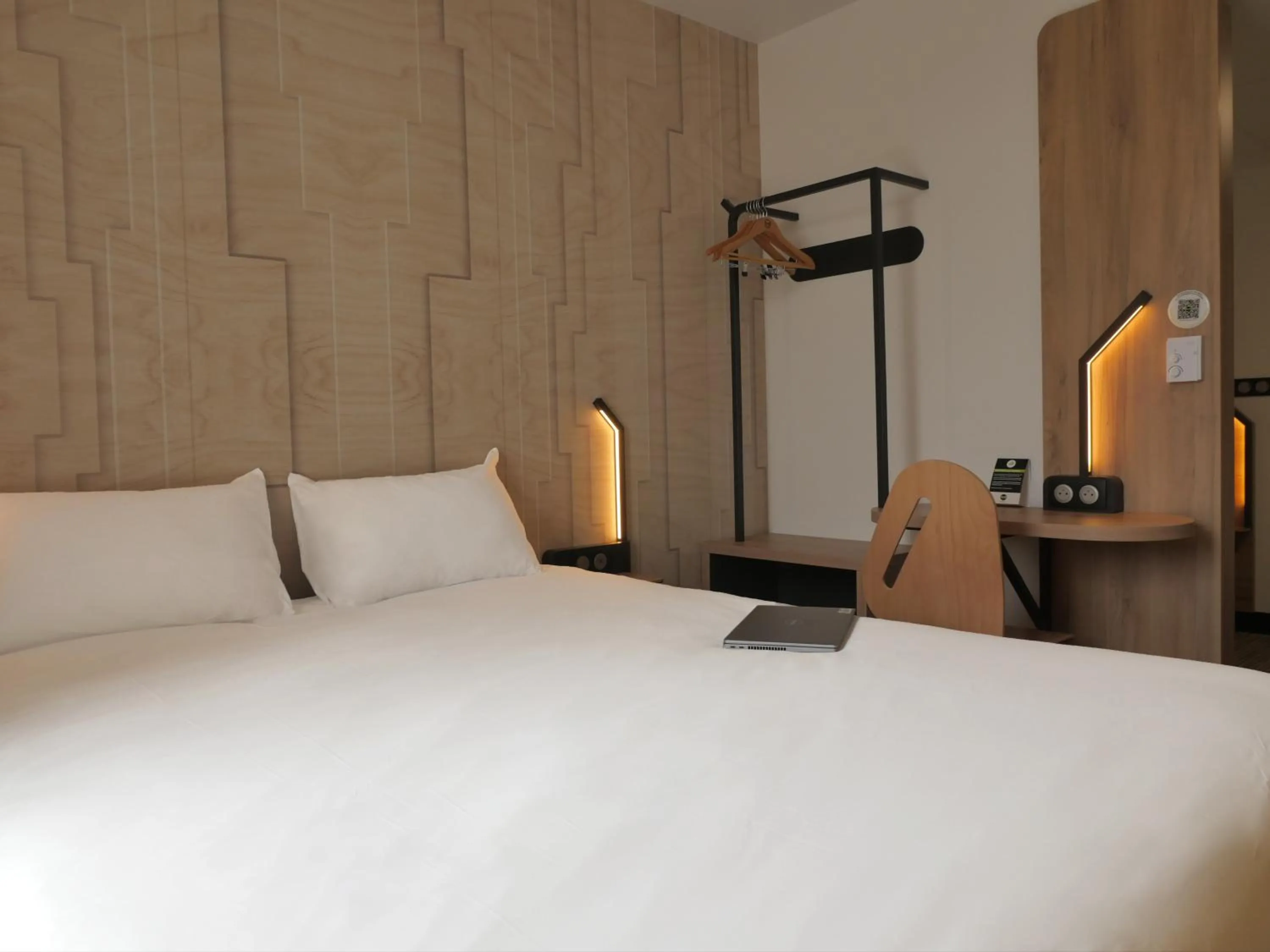 Photo of the whole room, Bed in B&B HOTEL Carcassonne Rocadest La Cité