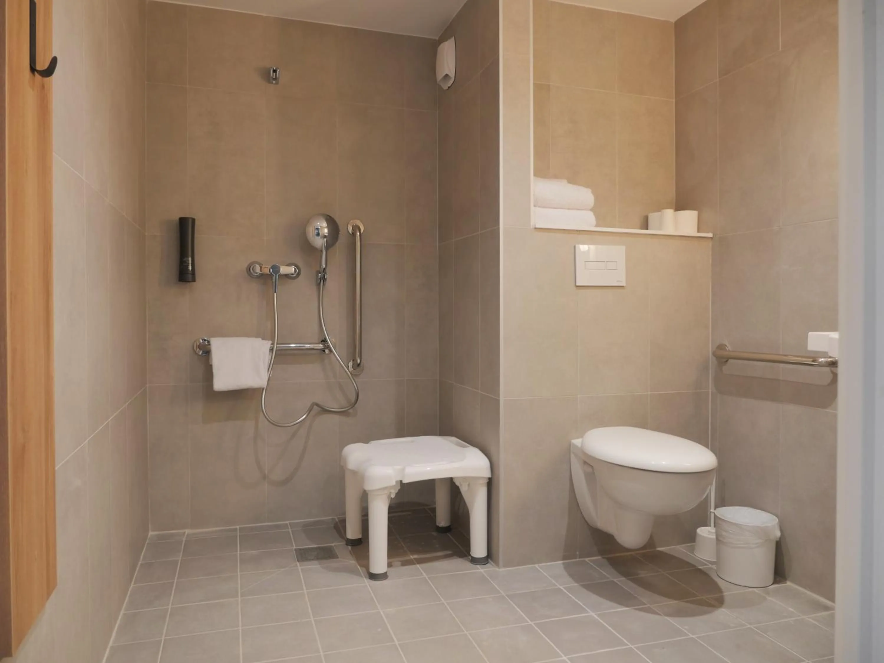 Bathroom in B&B HOTEL Carcassonne Rocadest La Cité