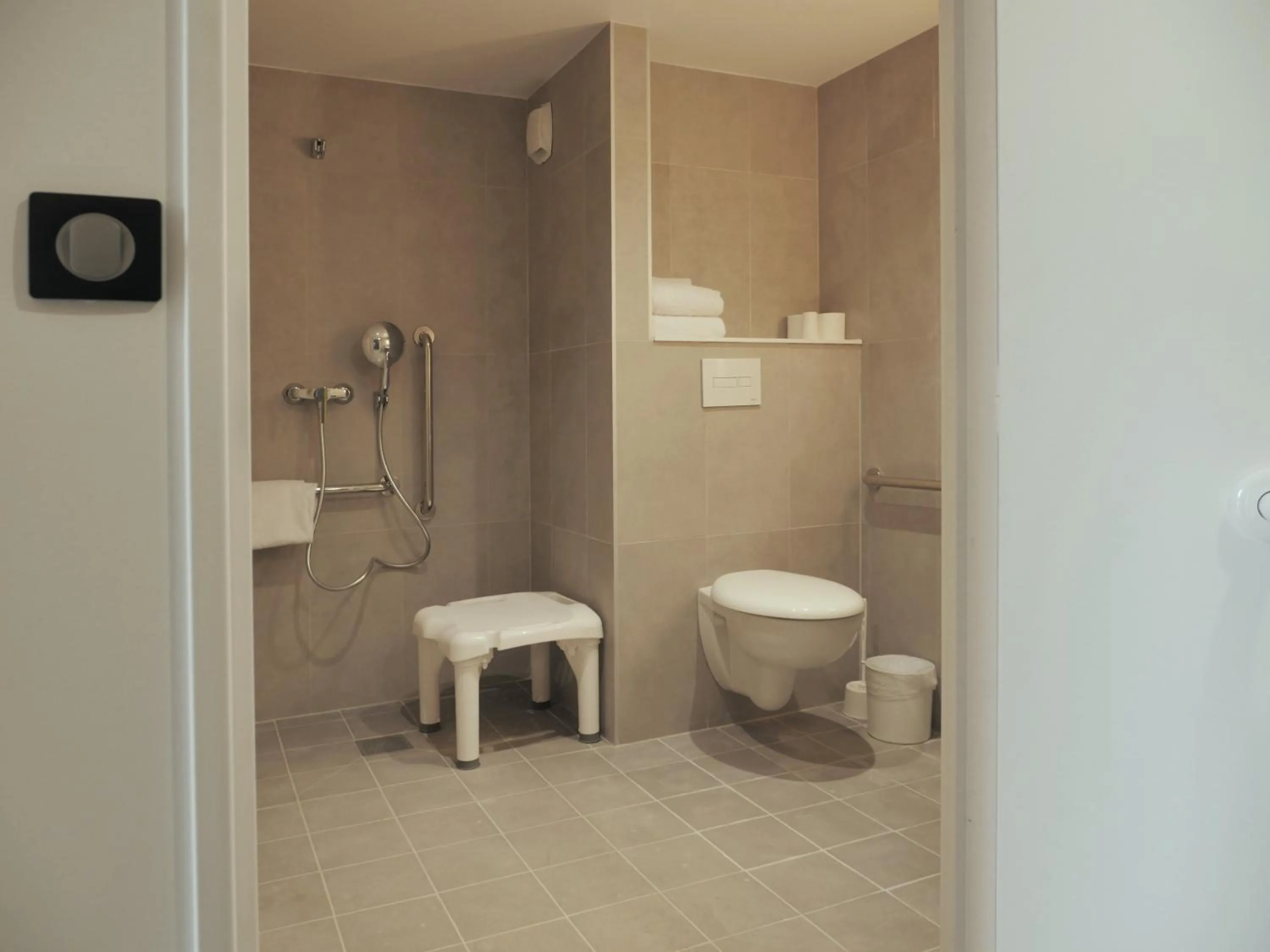 Bathroom in B&B HOTEL Carcassonne Rocadest La Cité