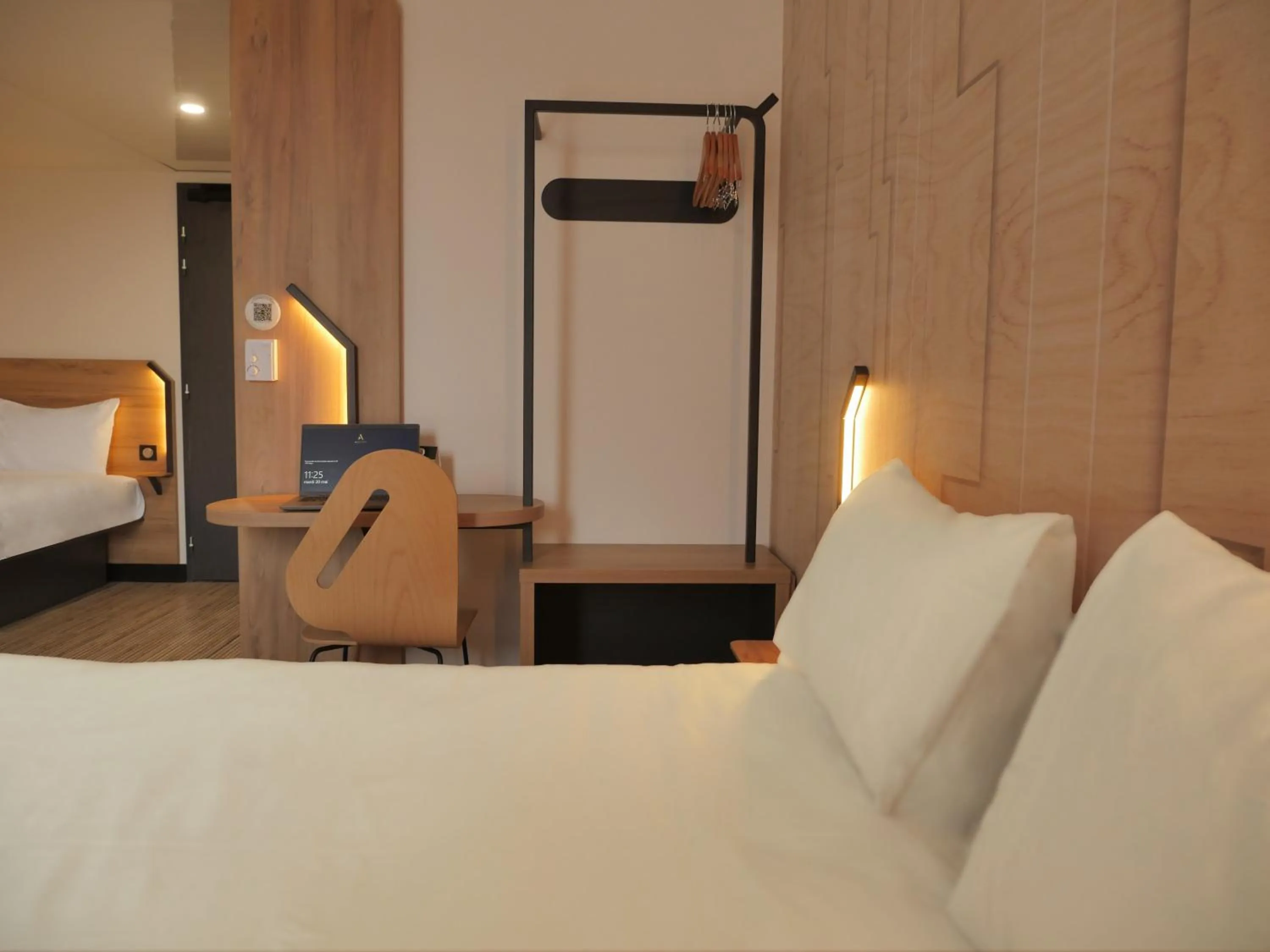 Bedroom, Bed in B&B HOTEL Carcassonne Rocadest La Cité