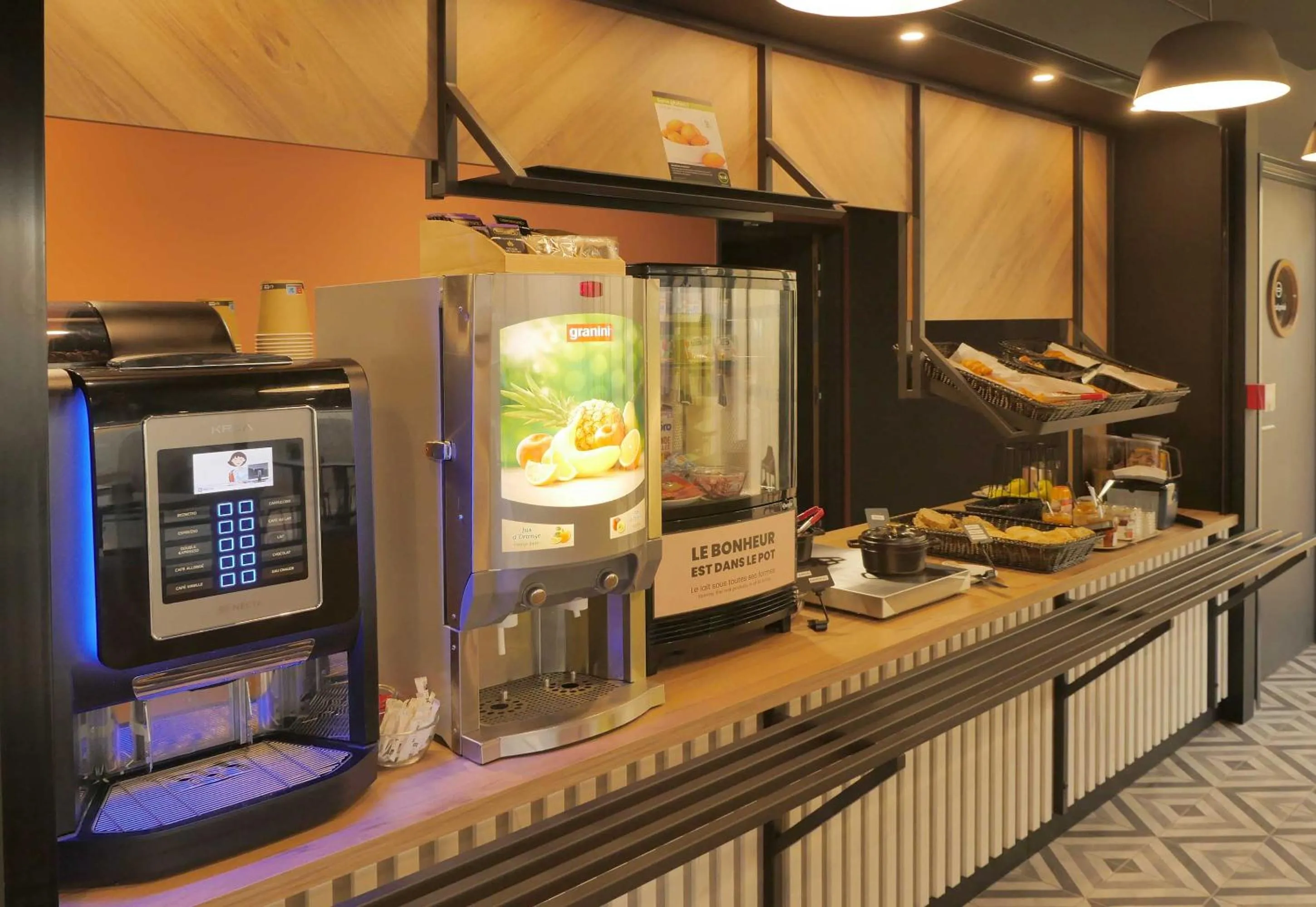 Buffet breakfast in B&B HOTEL Carcassonne Rocadest La Cité