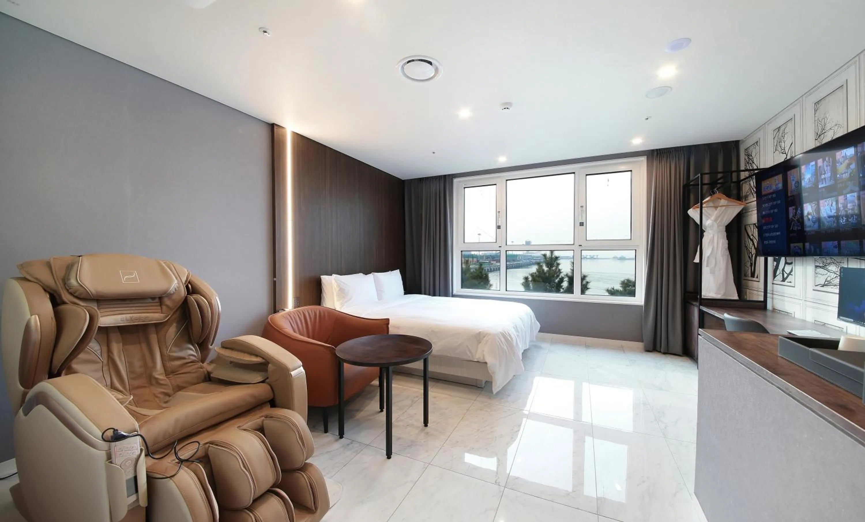 Bedroom, Bed in Restia Incheon Bay Hotel