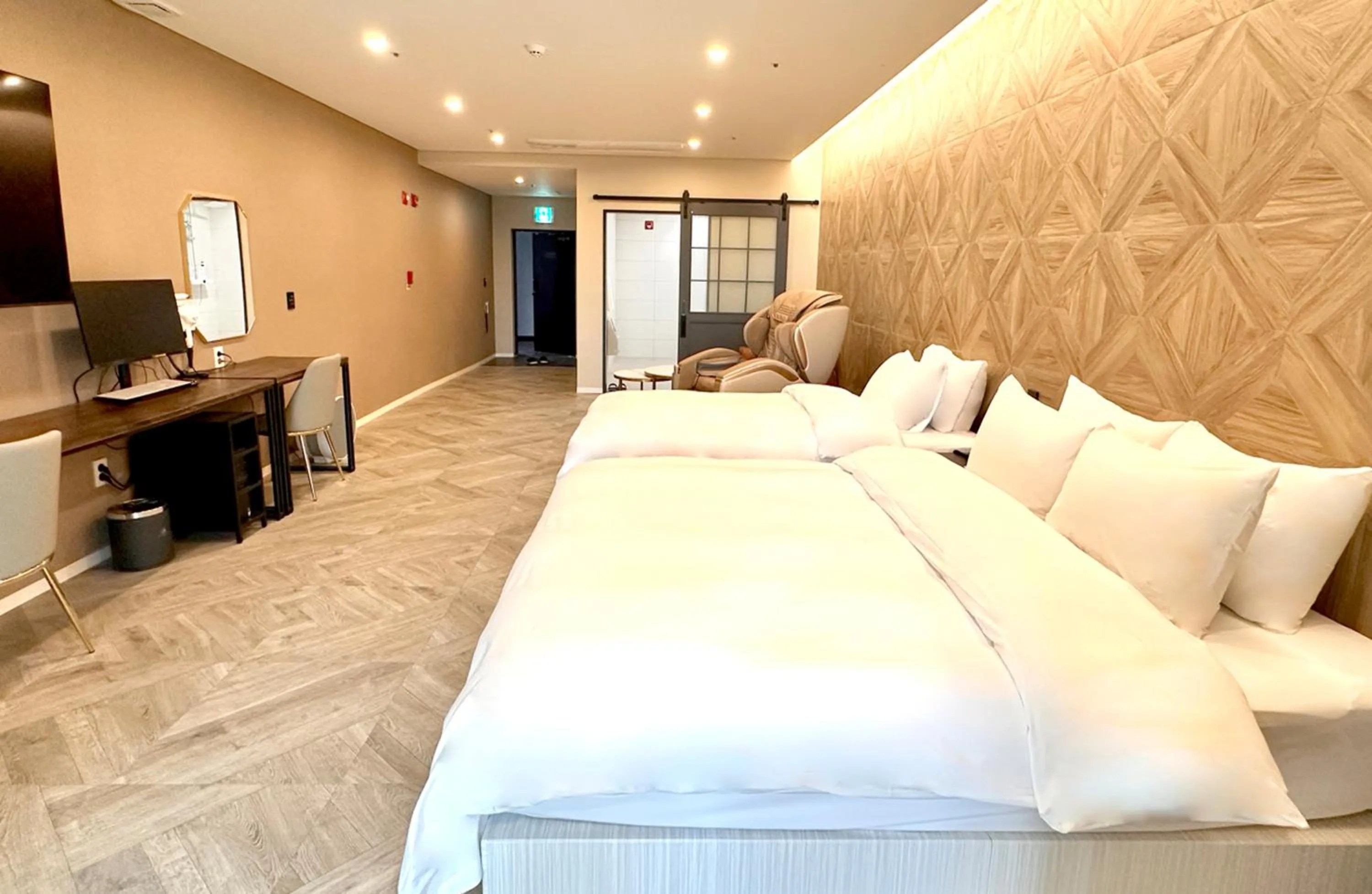 Bedroom, Bed in Restia Incheon Bay Hotel